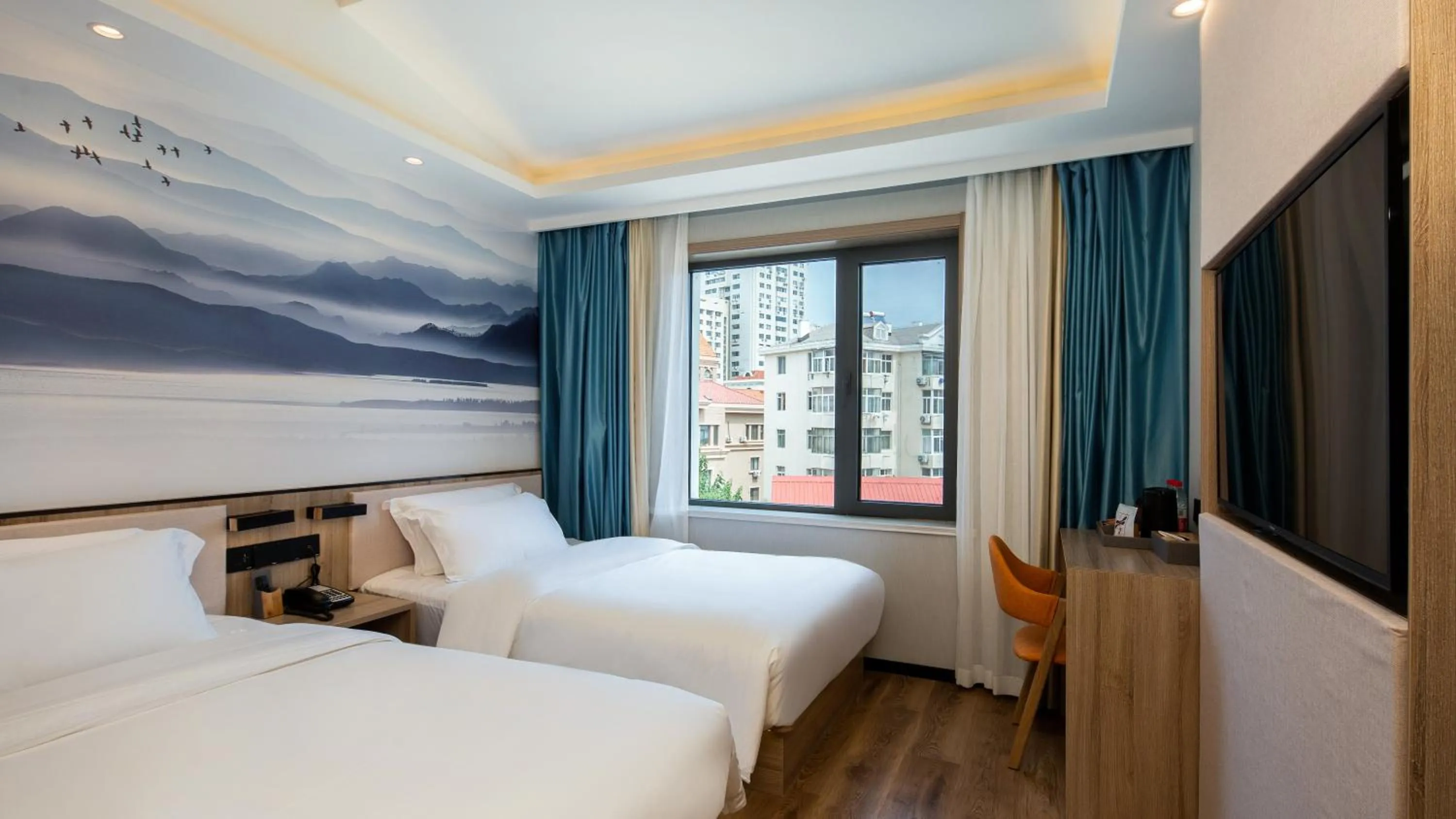 Bedroom, Bed in Floral Hotel Qingdao Dreamship Seaview Hotel