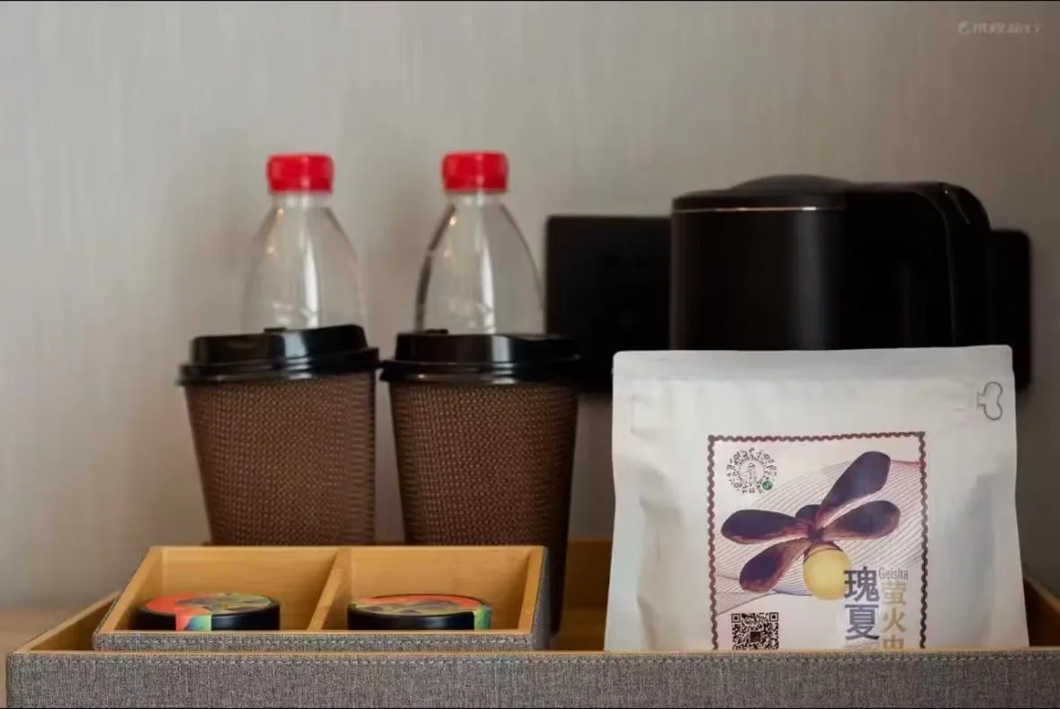 Coffee/tea facilities in Floral Hotel Qingdao Dreamship Seaview Hotel