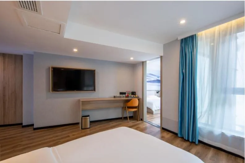 Bedroom, Bed in Floral Hotel Qingdao Dreamship Seaview Hotel