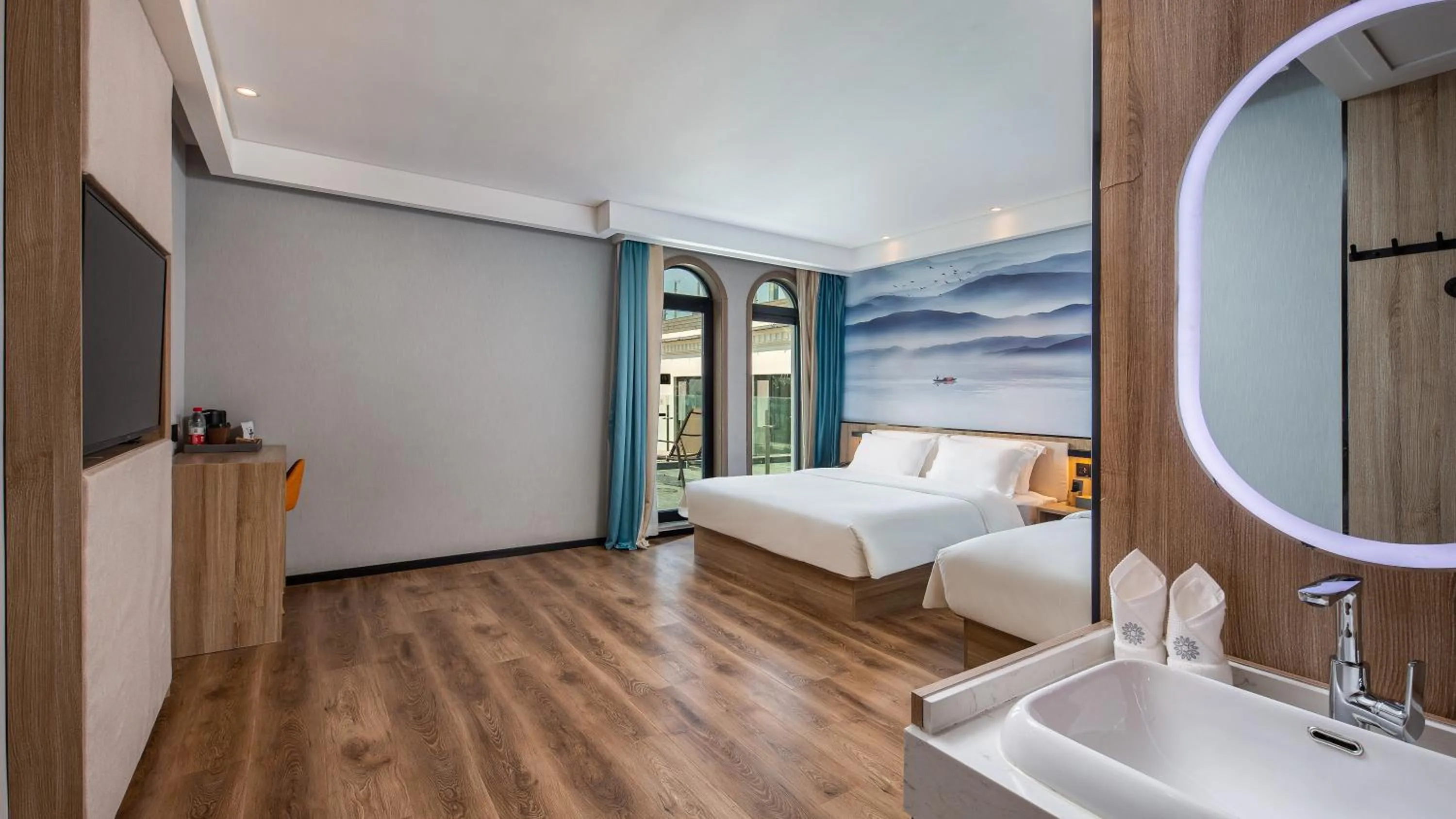 Bedroom, Bed in Floral Hotel Qingdao Dreamship Seaview Hotel