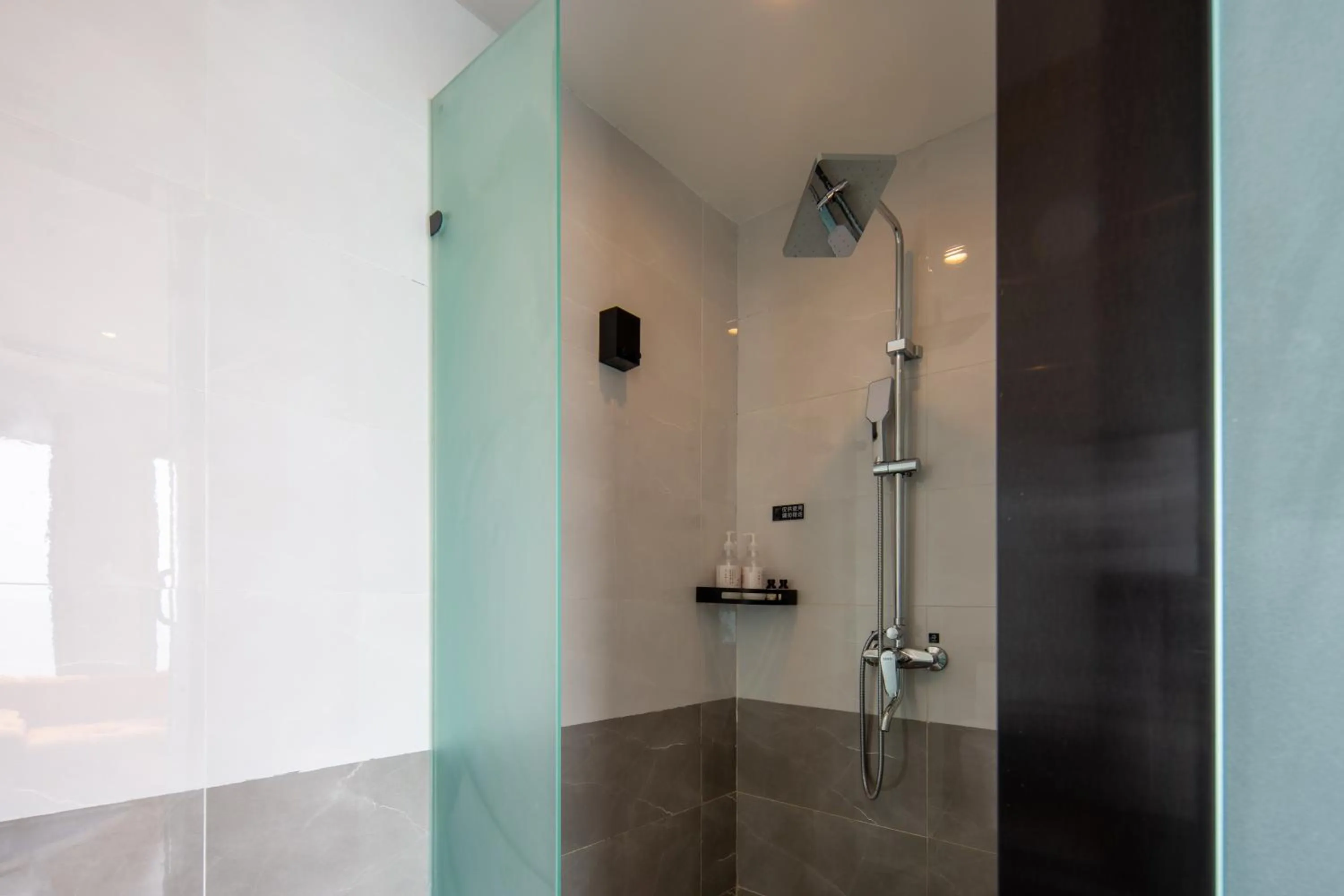 Bathroom in Floral Hotel Qingdao Dreamship Seaview Hotel