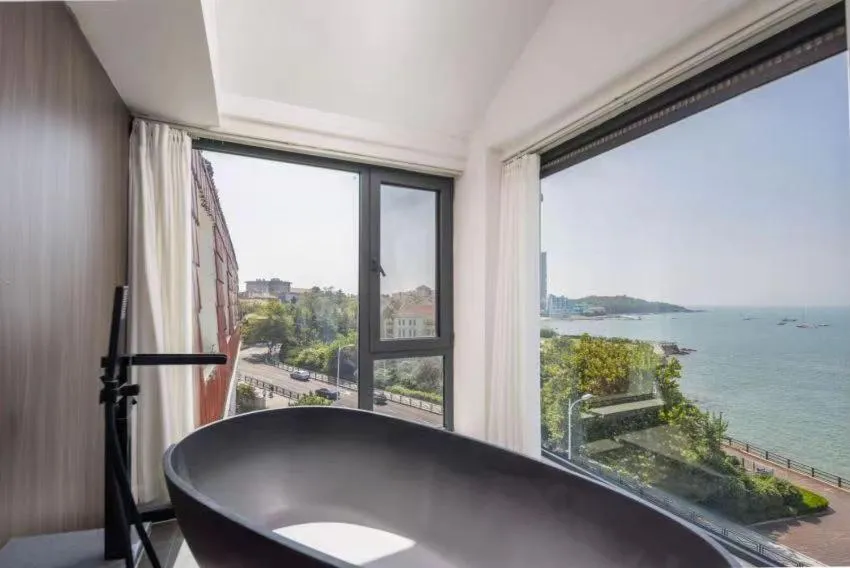 Bath in Floral Hotel Qingdao Dreamship Seaview Hotel
