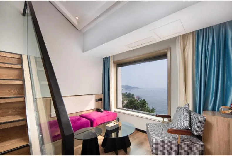 Photo of the whole room in Floral Hotel Qingdao Dreamship Seaview Hotel