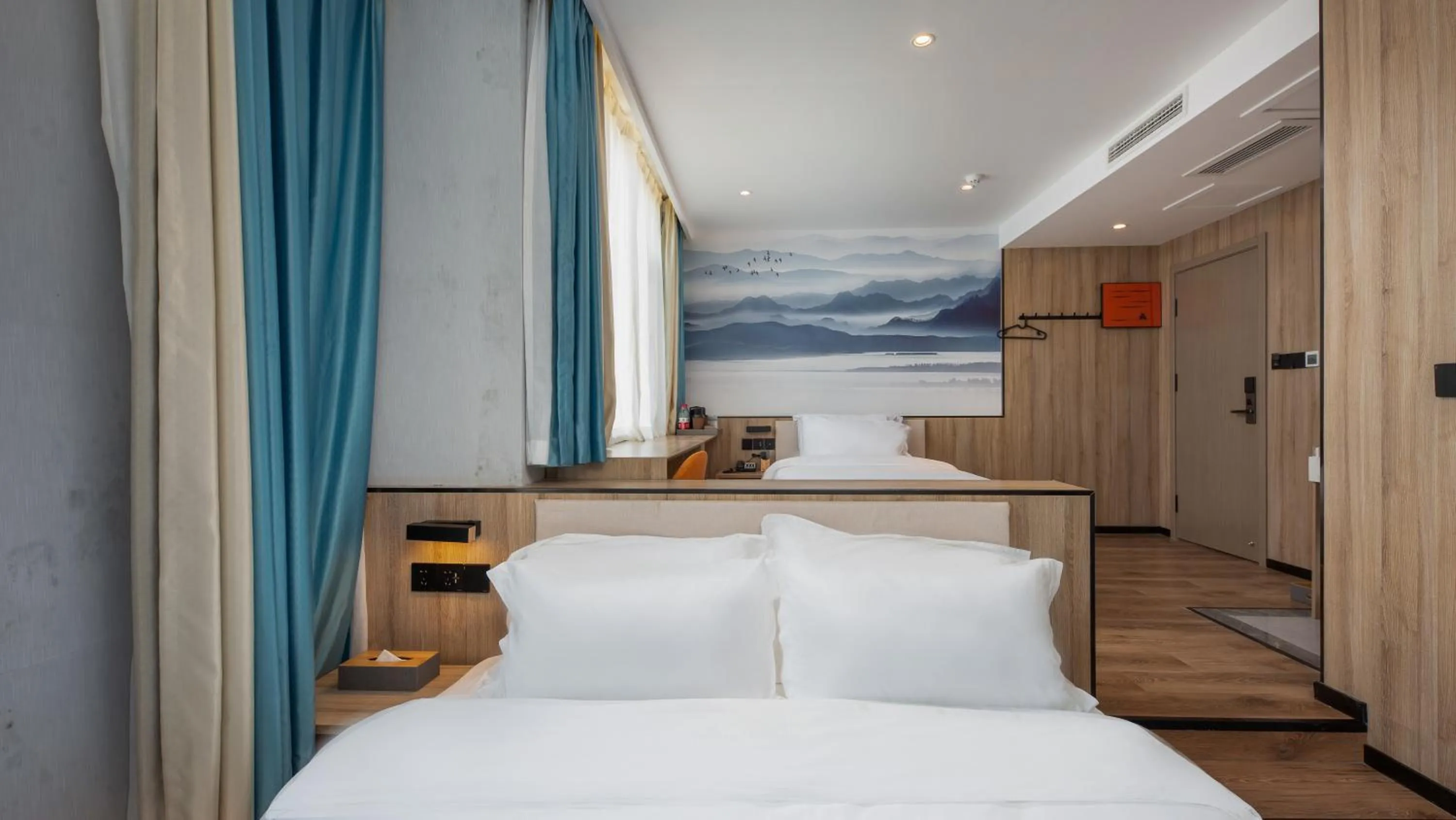 Bedroom, Bed in Floral Hotel Qingdao Dreamship Seaview Hotel