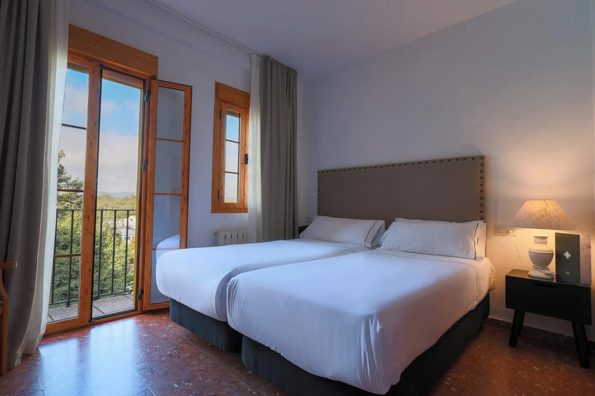 Property building, Bed in Tugasa El Almendral