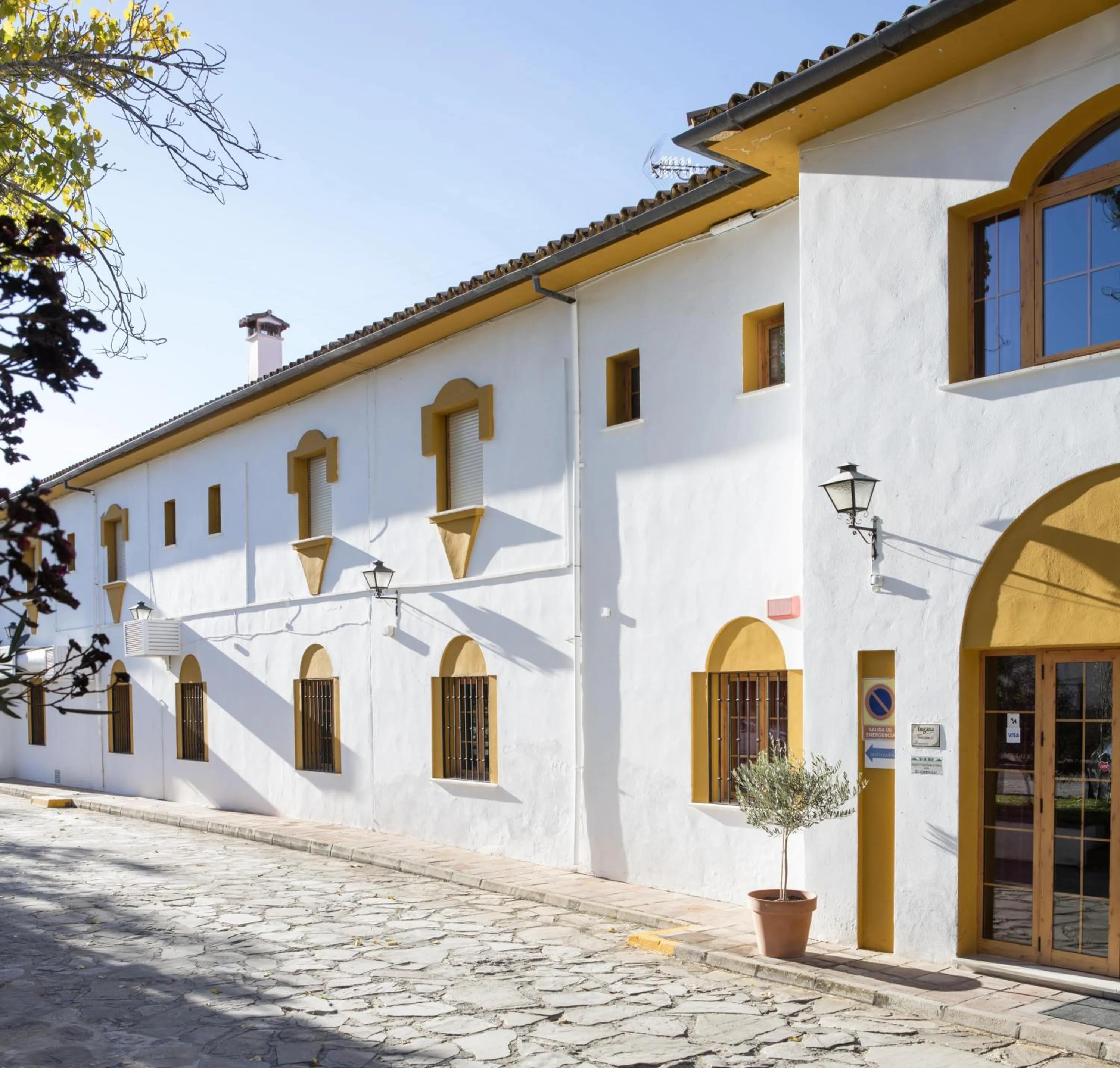 Facade/entrance, Property Building in Tugasa El Almendral