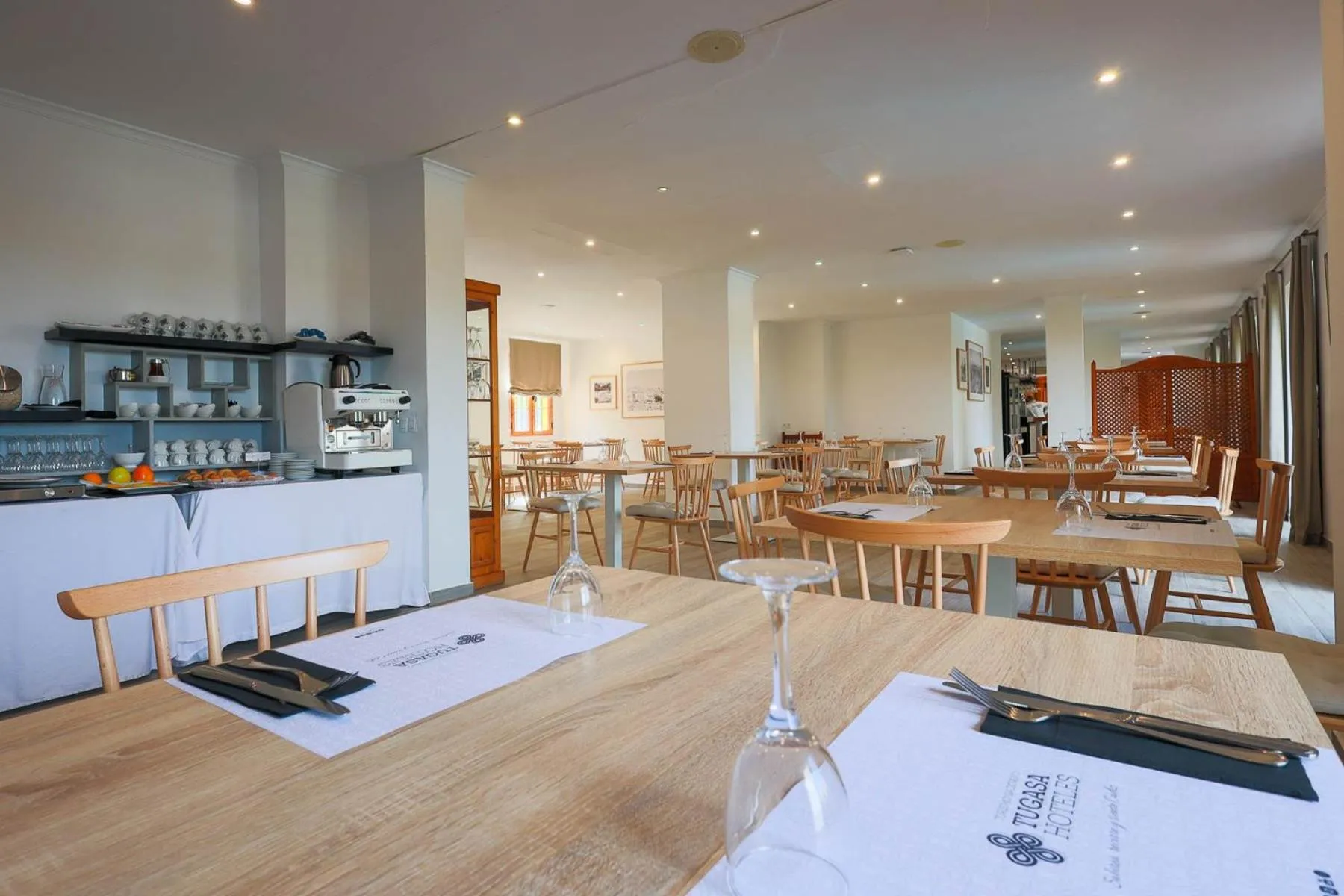 Restaurant/Places to Eat in Tugasa El Almendral