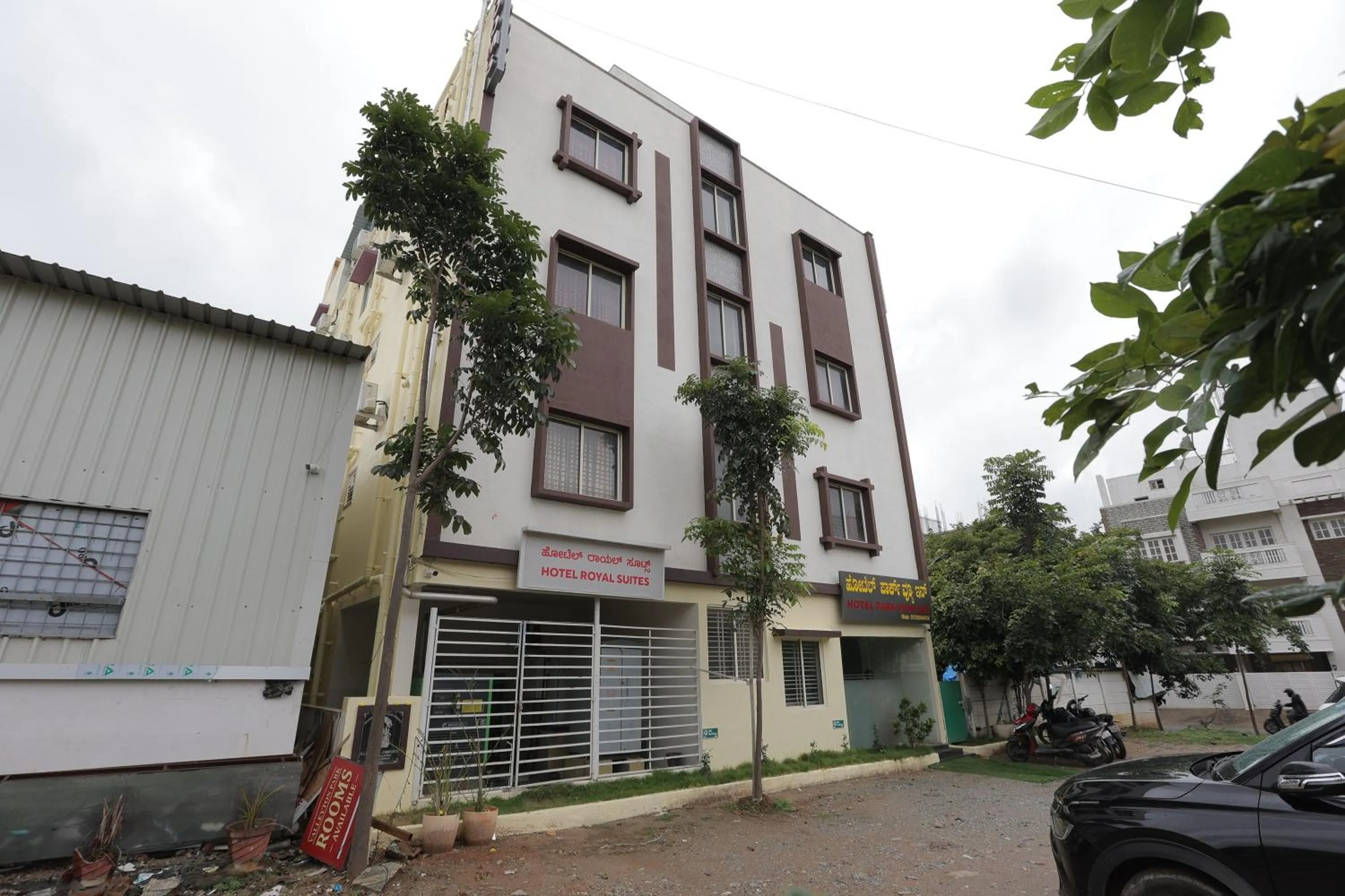 Property building in Hotel Parkview Inn