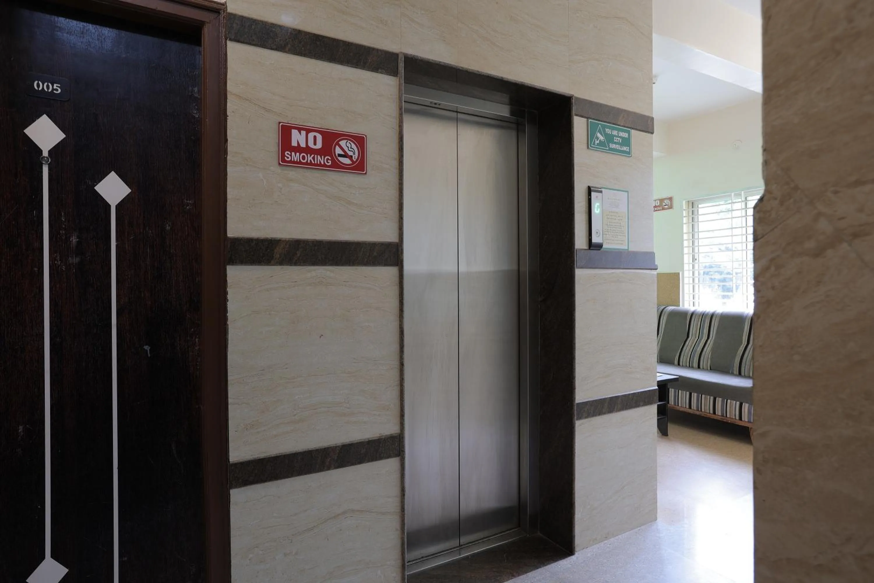 elevator in Hotel Parkview Inn