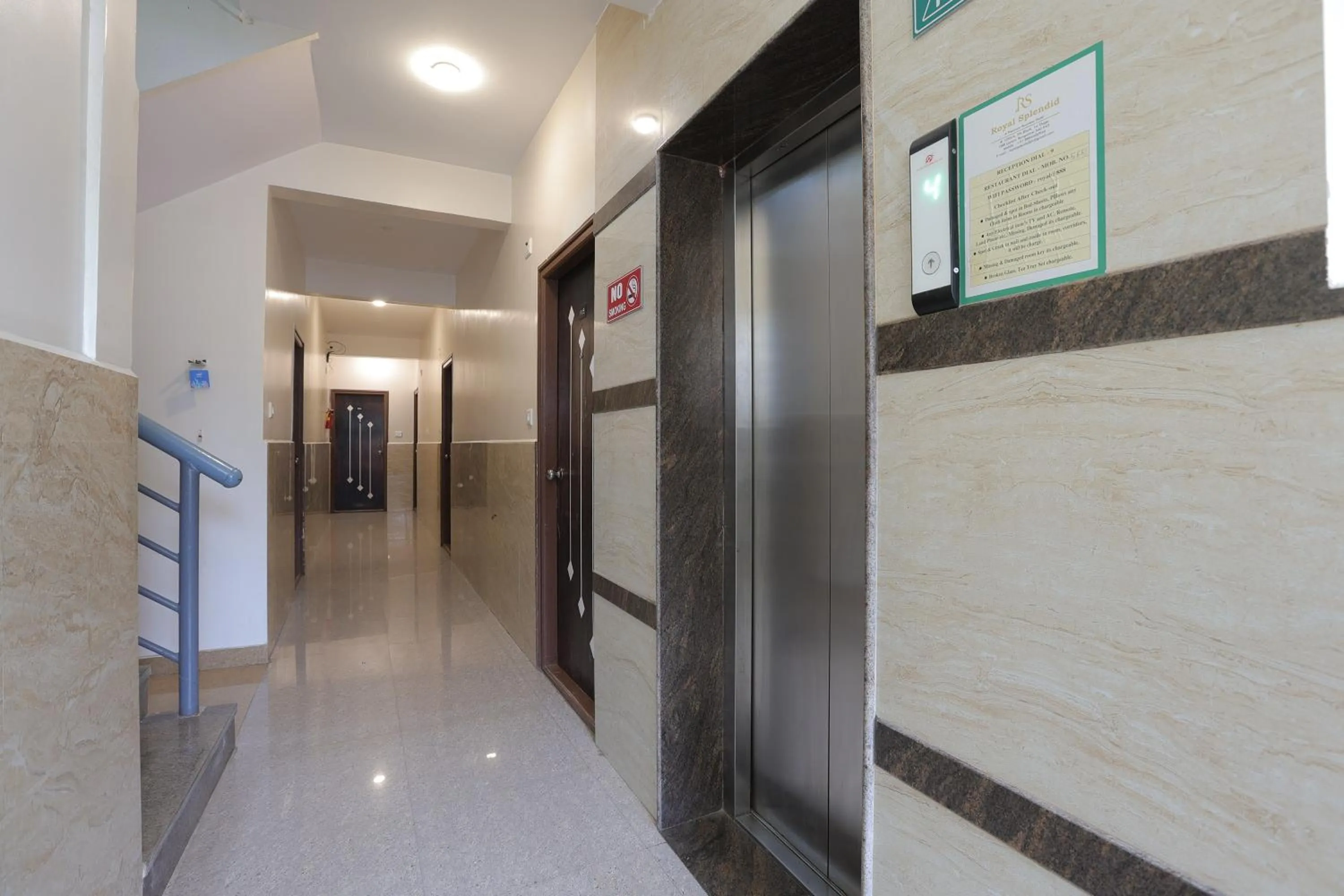 elevator in Hotel Parkview Inn