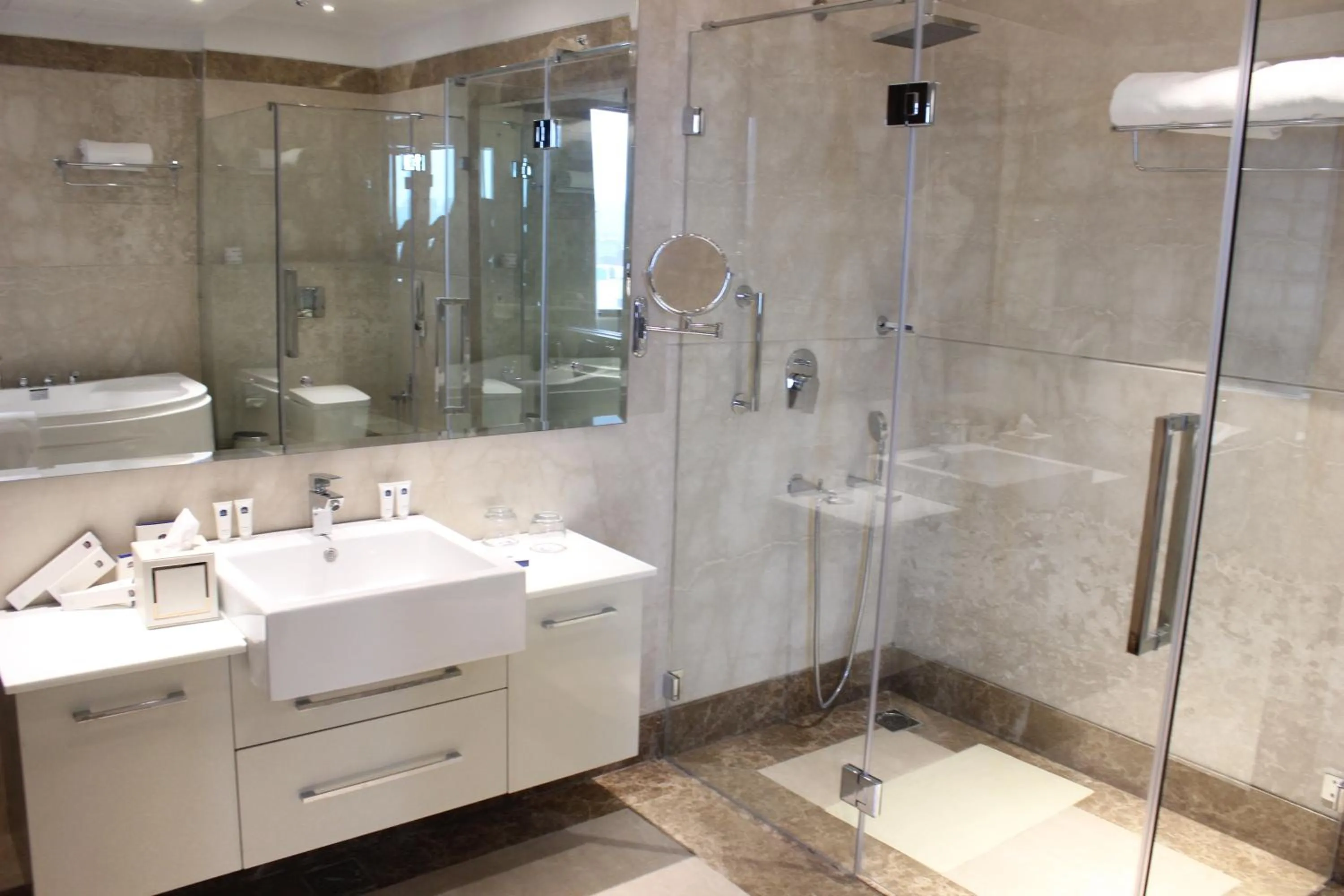 Bathroom in Best Western Summerlea