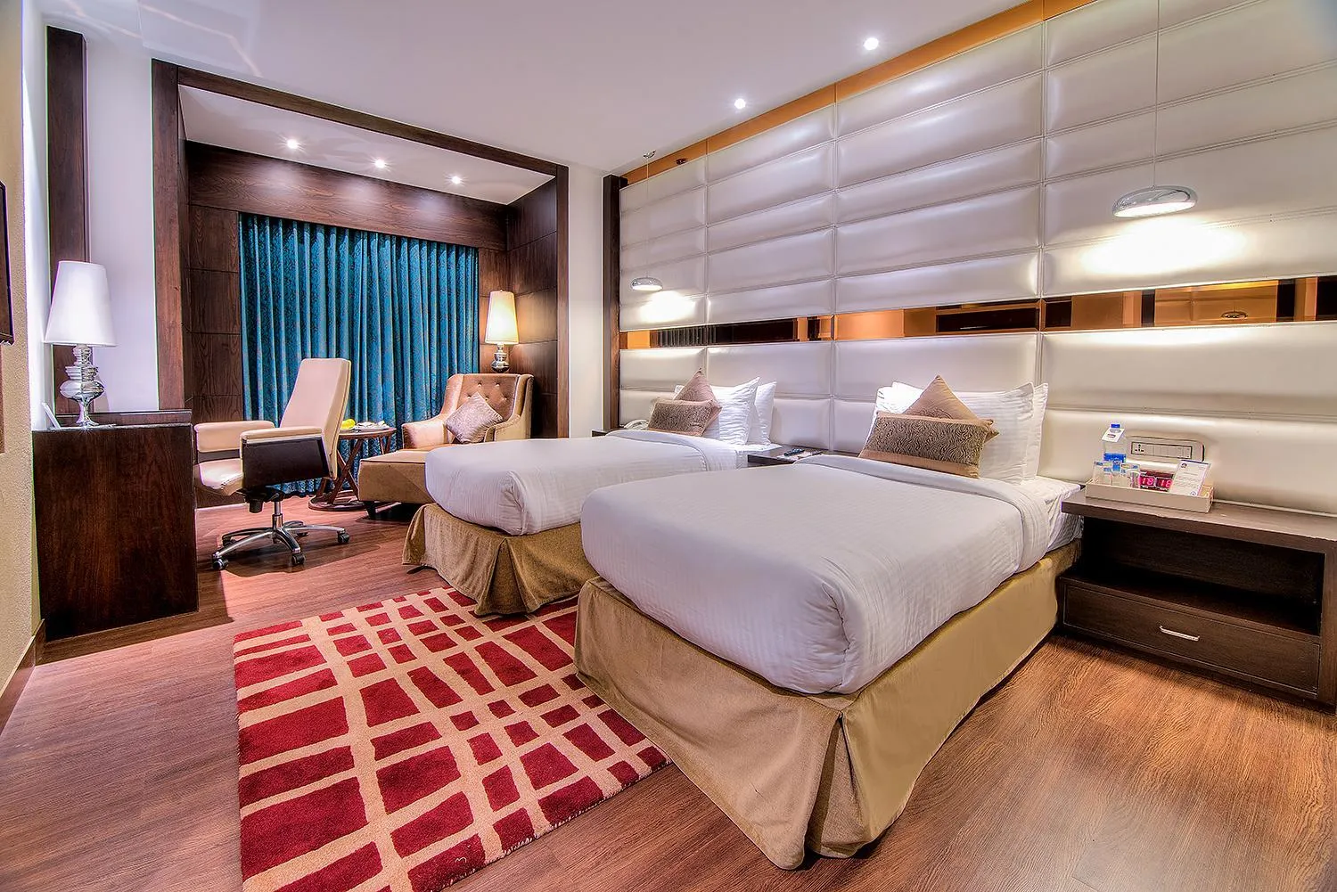 Photo of the whole room, Bed in Best Western Summerlea