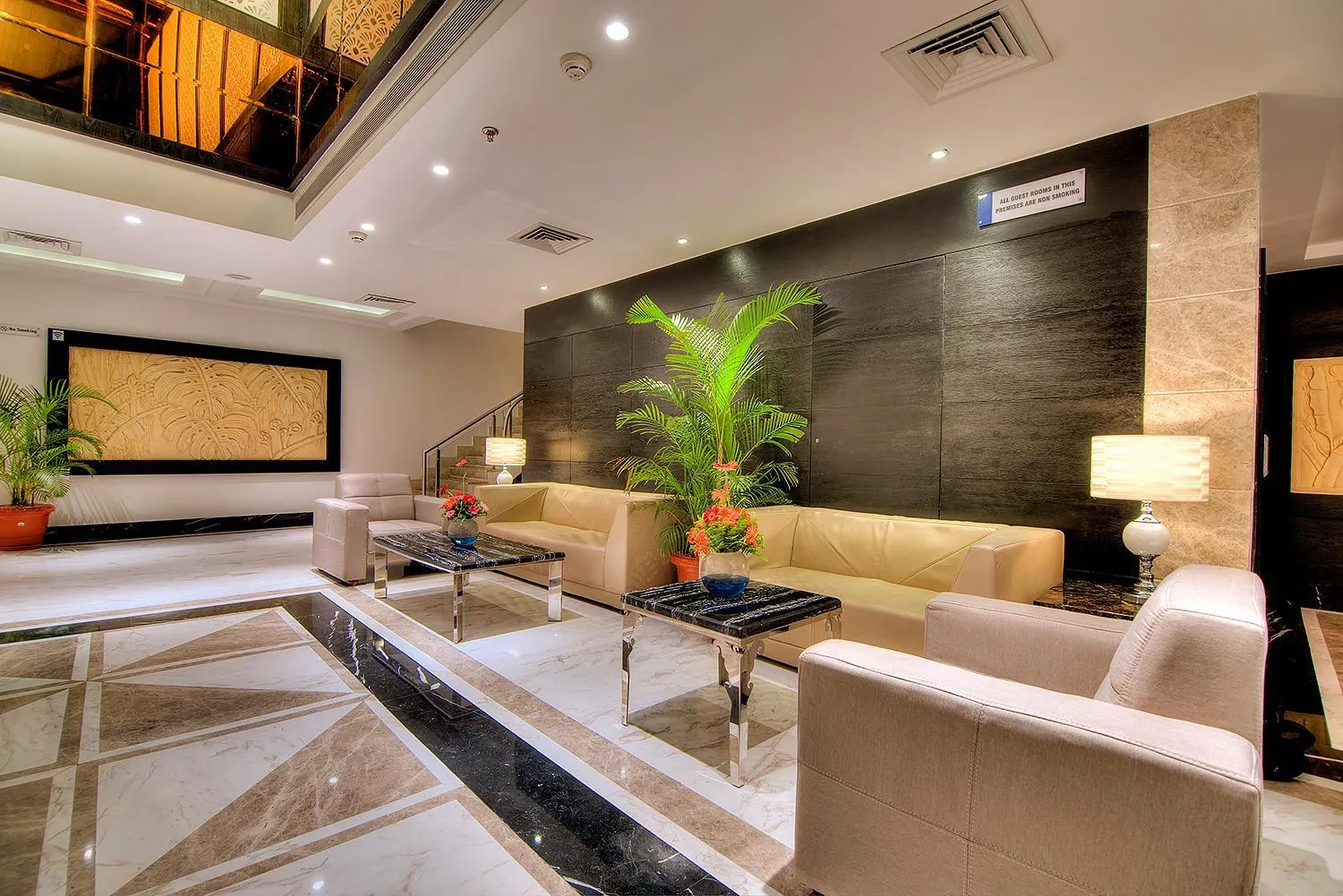 Lobby or reception in Best Western Summerlea