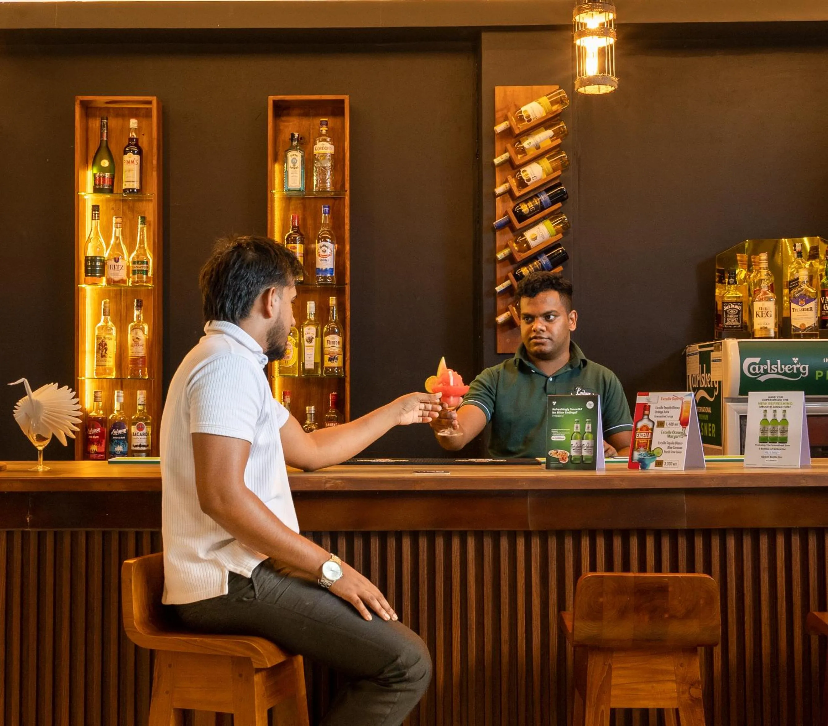 Restaurant/places to eat in Kandyan Reach Hotel