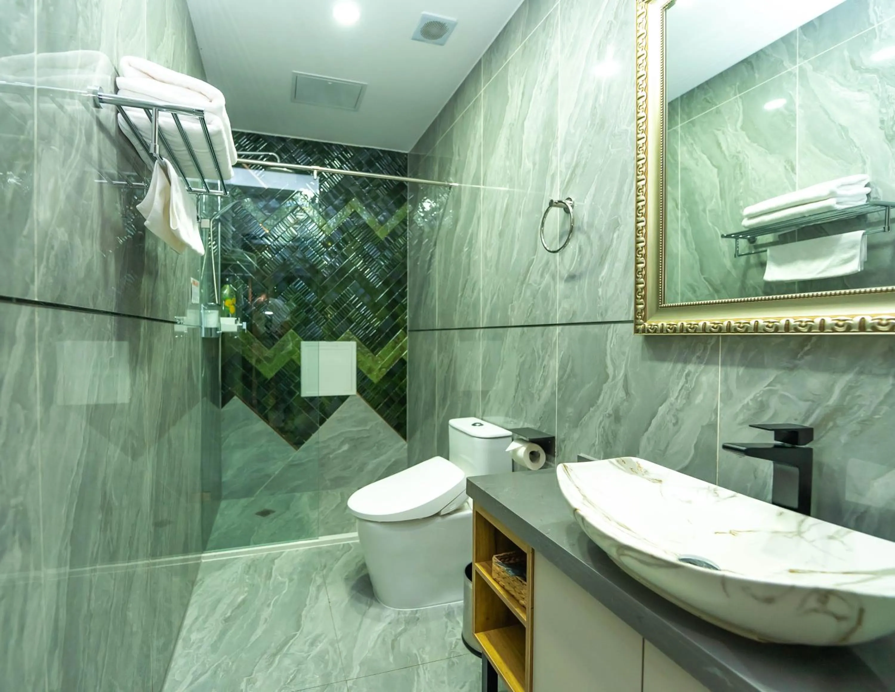 Shower in Amgun Hotel Ulaanbaatar