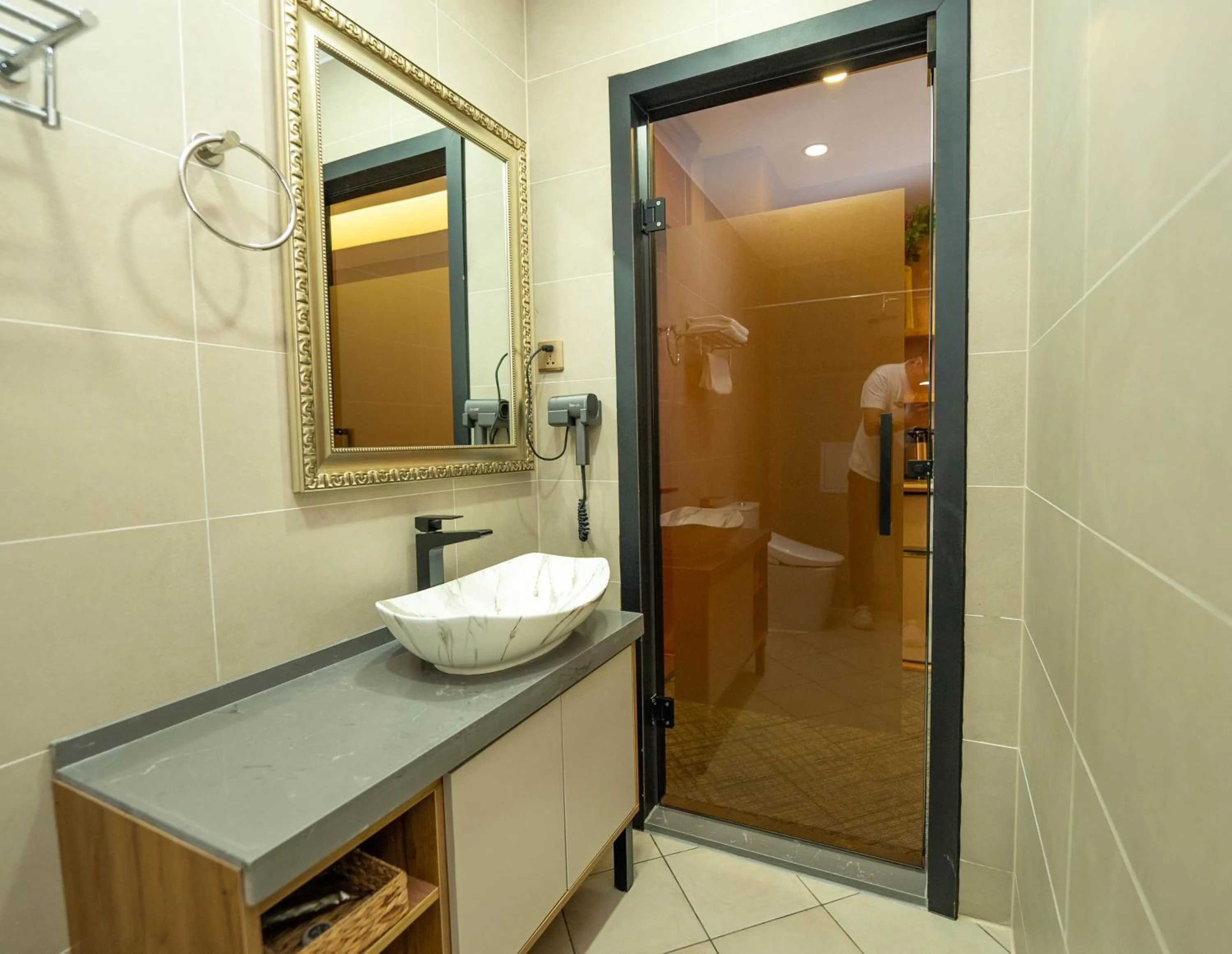 Shower in Amgun Hotel Ulaanbaatar