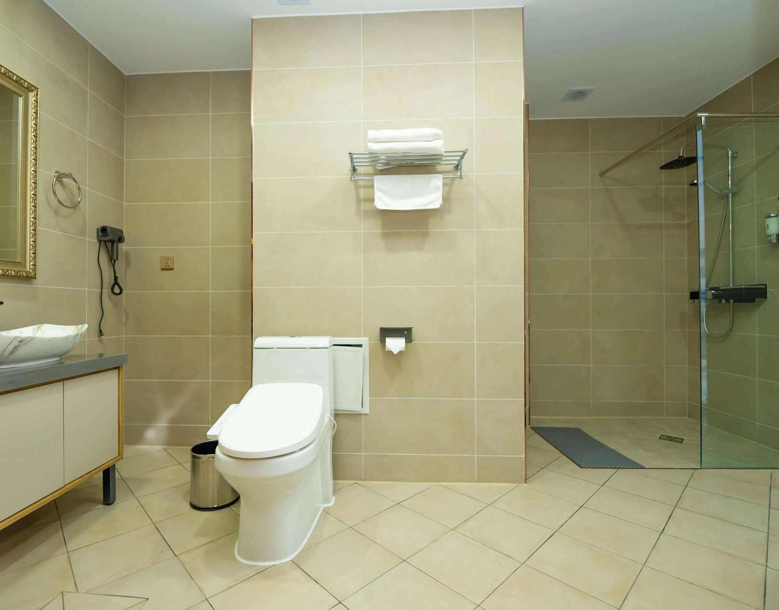 Shower in Amgun Hotel Ulaanbaatar