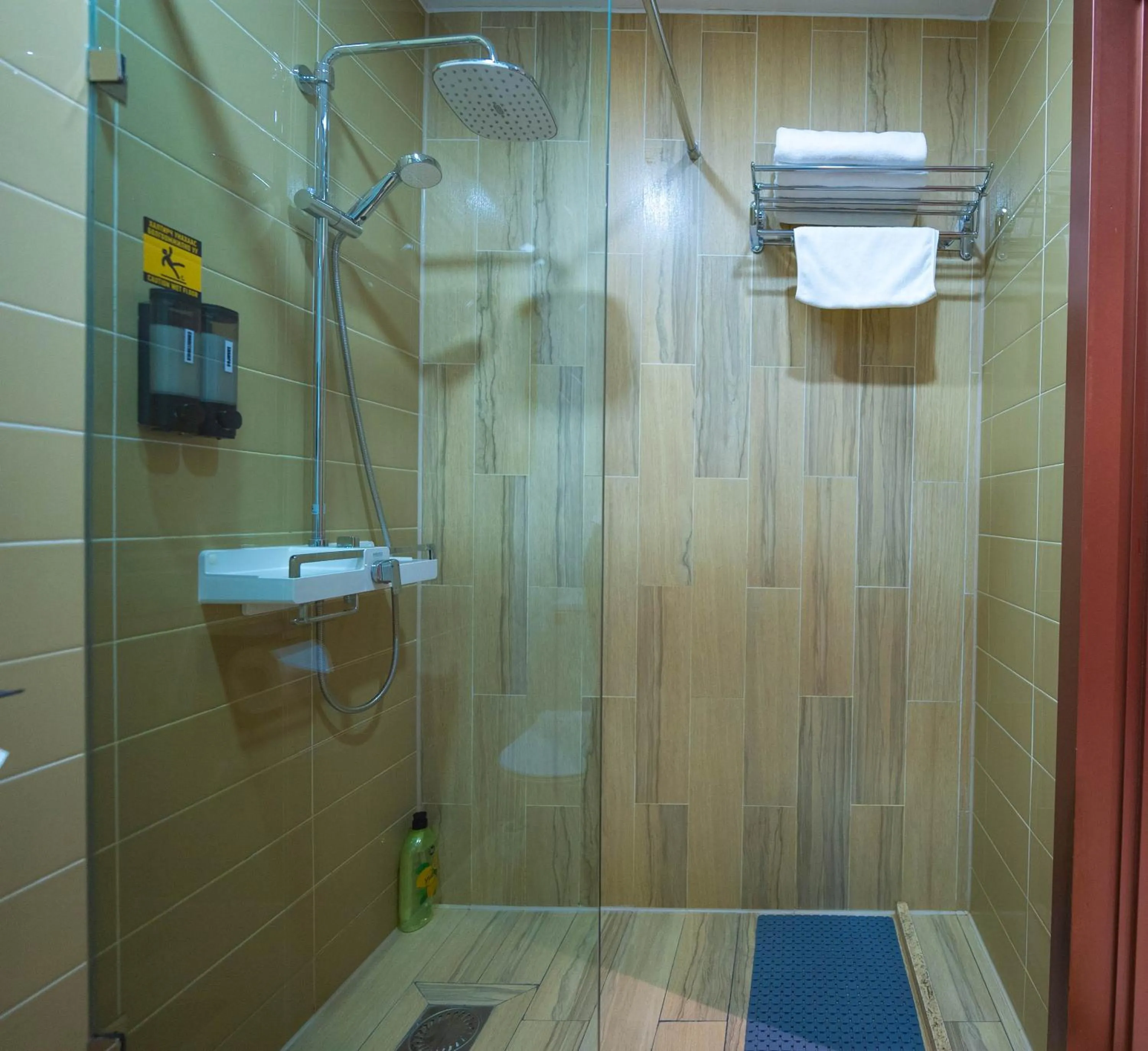 Shower in Amgun Hotel Ulaanbaatar