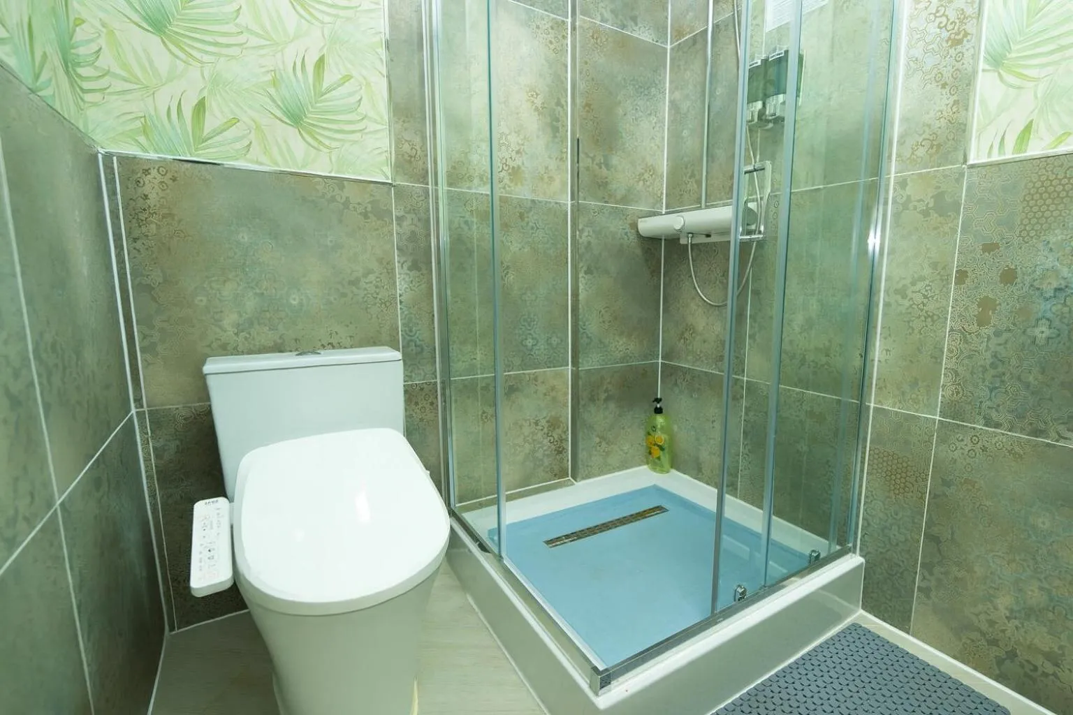 Shower in Amgun Hotel Ulaanbaatar