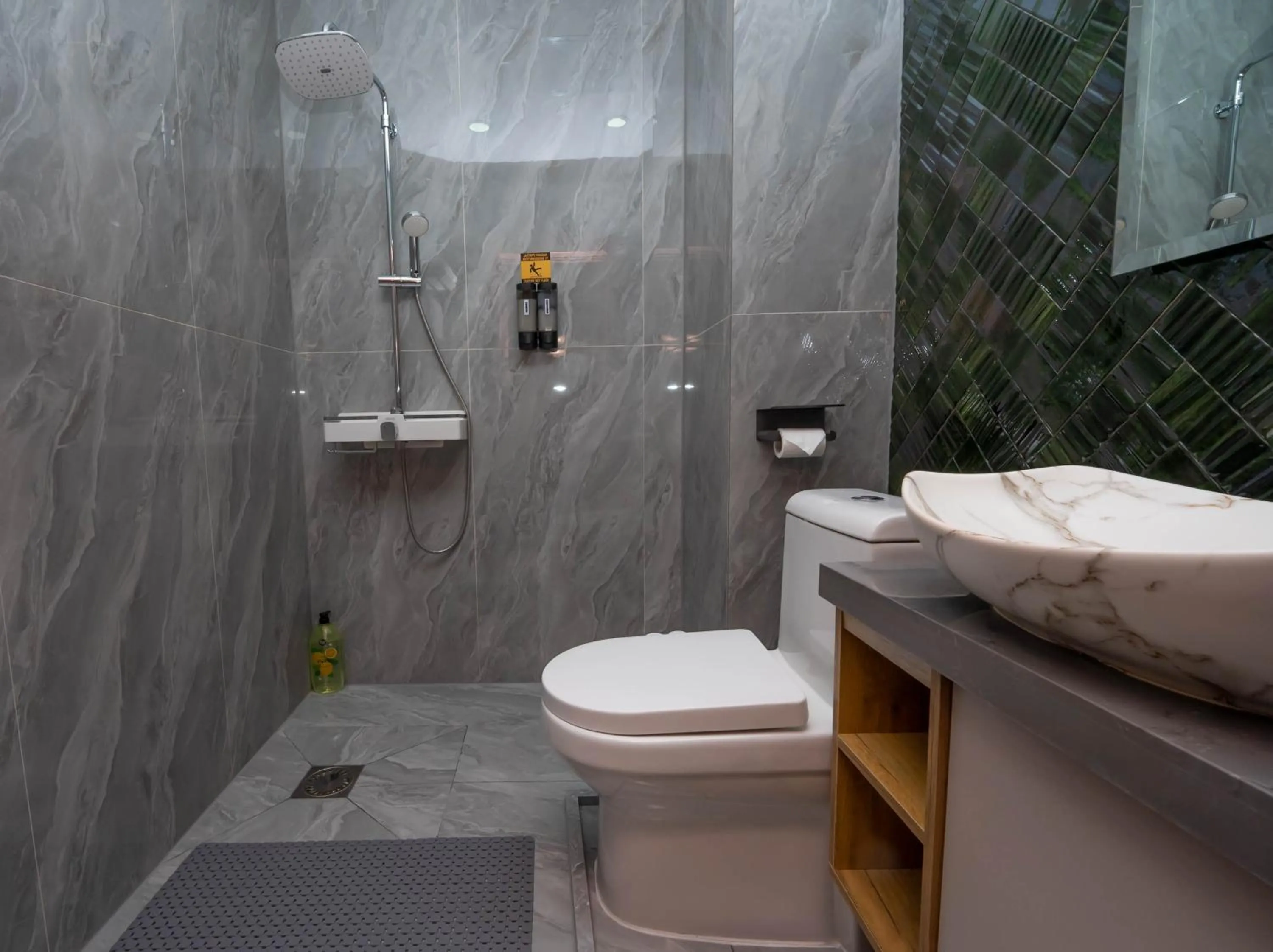 Shower in Amgun Hotel Ulaanbaatar