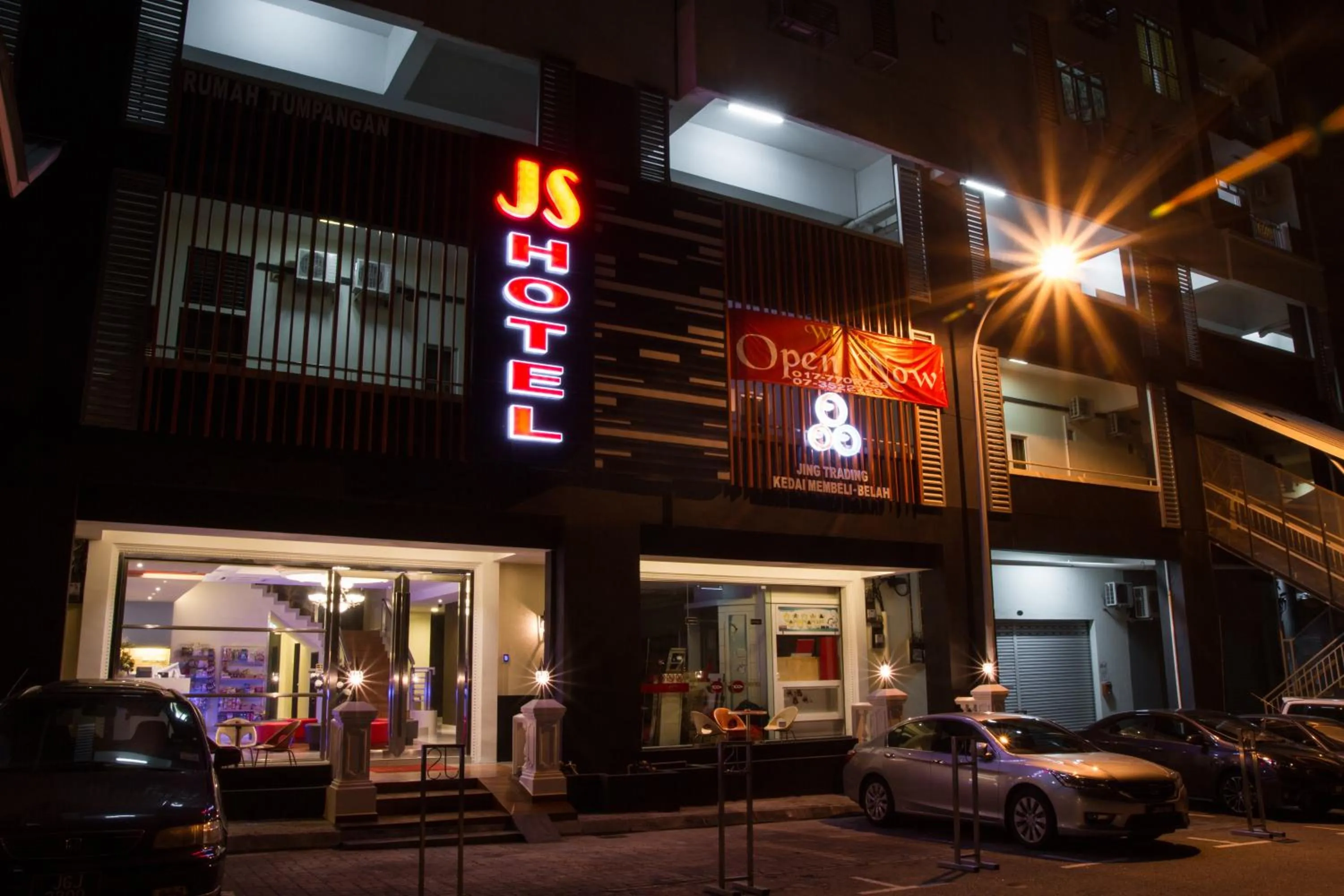 Facade/entrance in JS Hotel