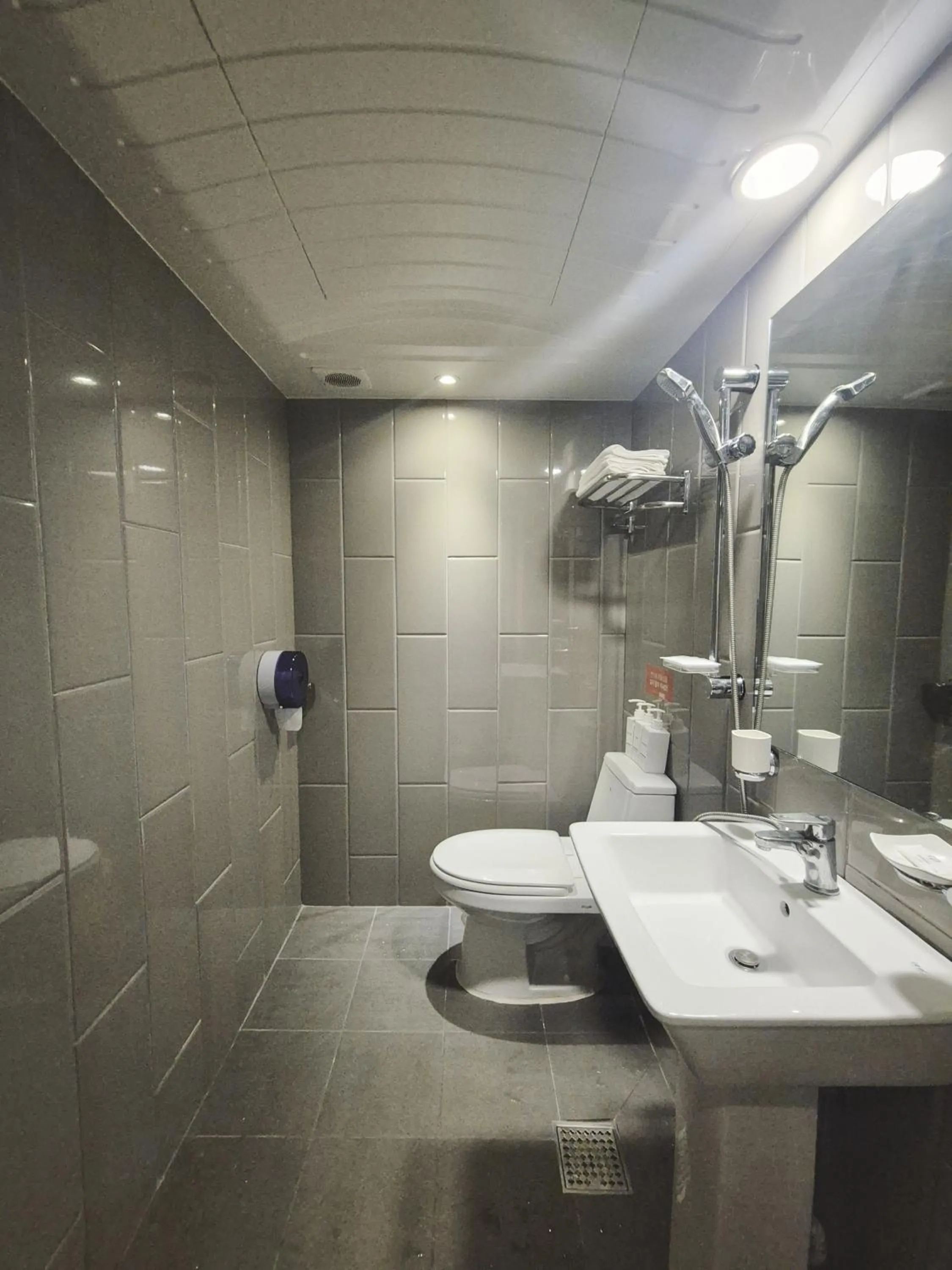 Toilet in AnOn Hostel Seongsu-Konkuk