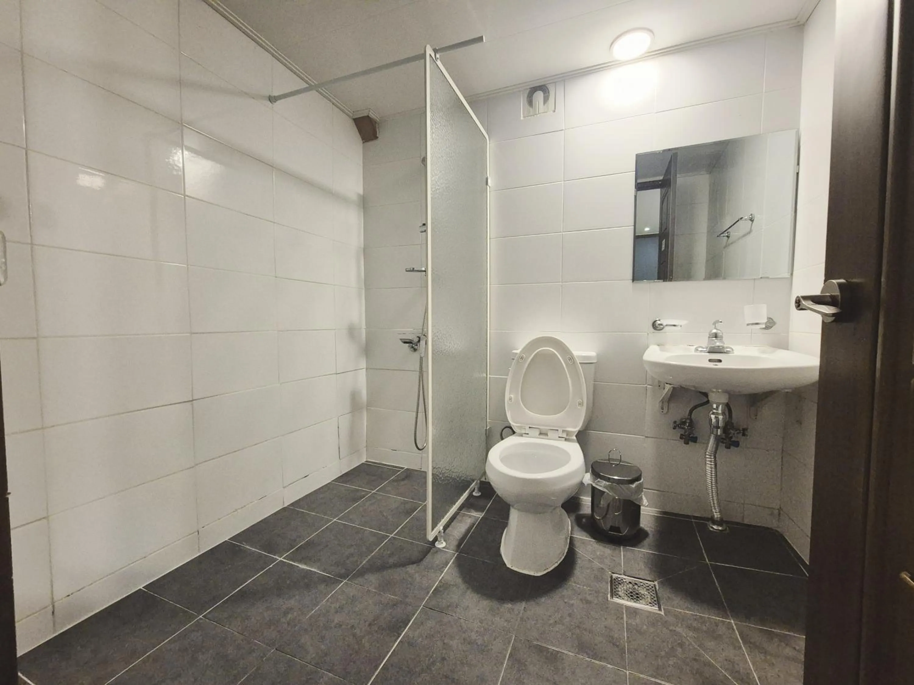 Toilet in AnOn Hostel Seongsu-Konkuk