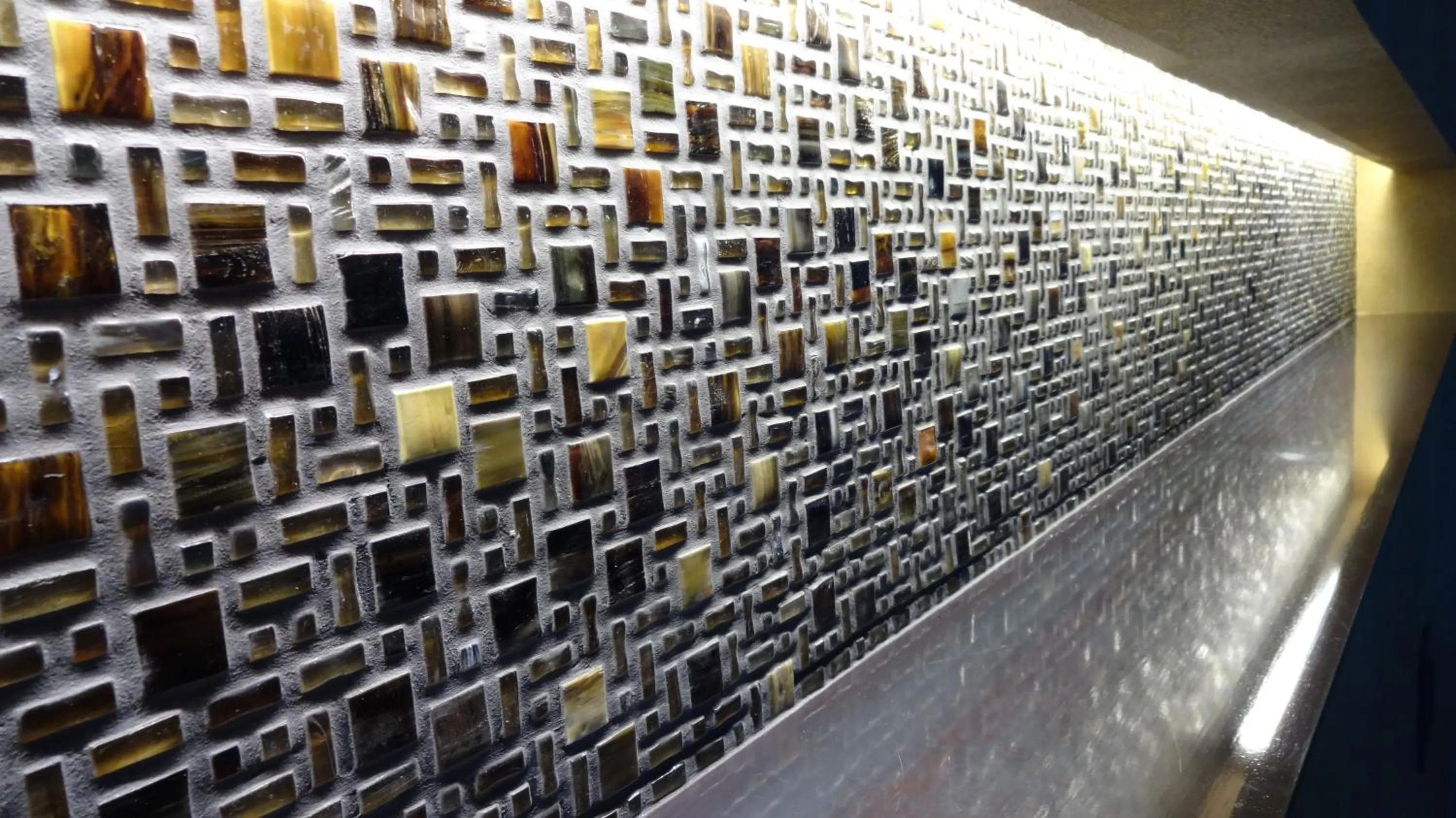 Photo of the whole room in La Cachette