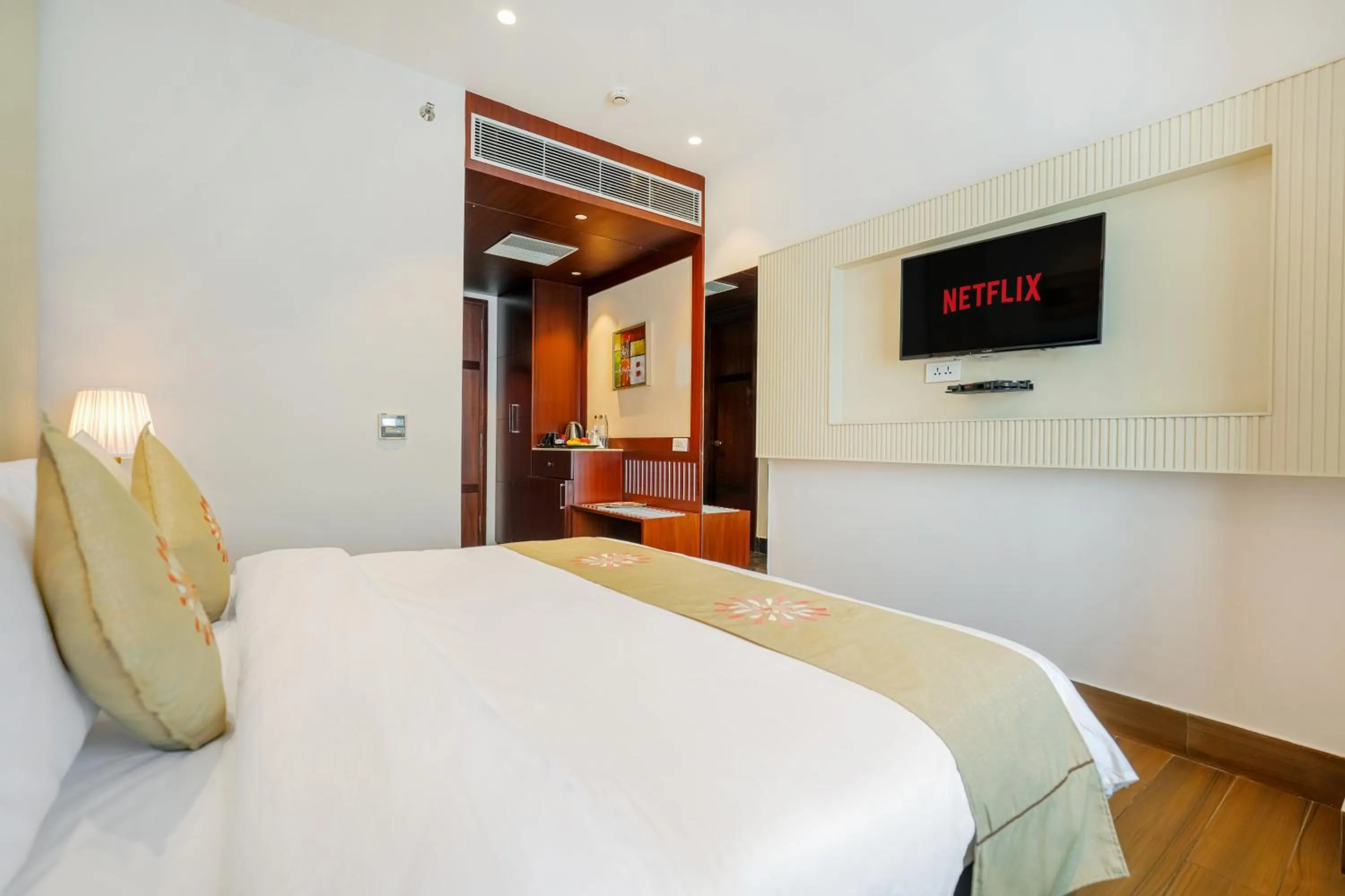 Bedroom, Bed in BluSalzz Select - City Centre, Amritsar