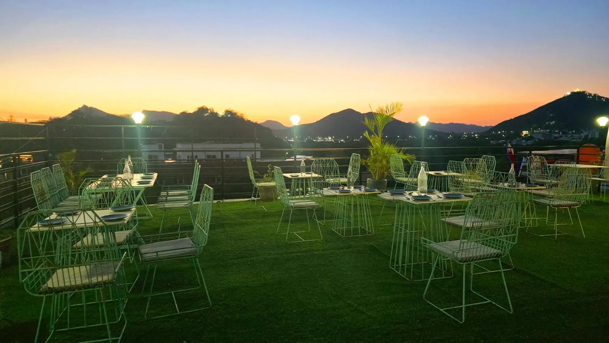 Restaurant/places to eat in Hotel Apricot One - Udaipur