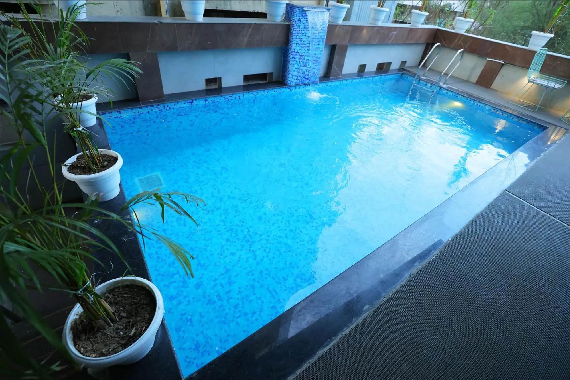Swimming pool in Hotel Apricot One - Udaipur