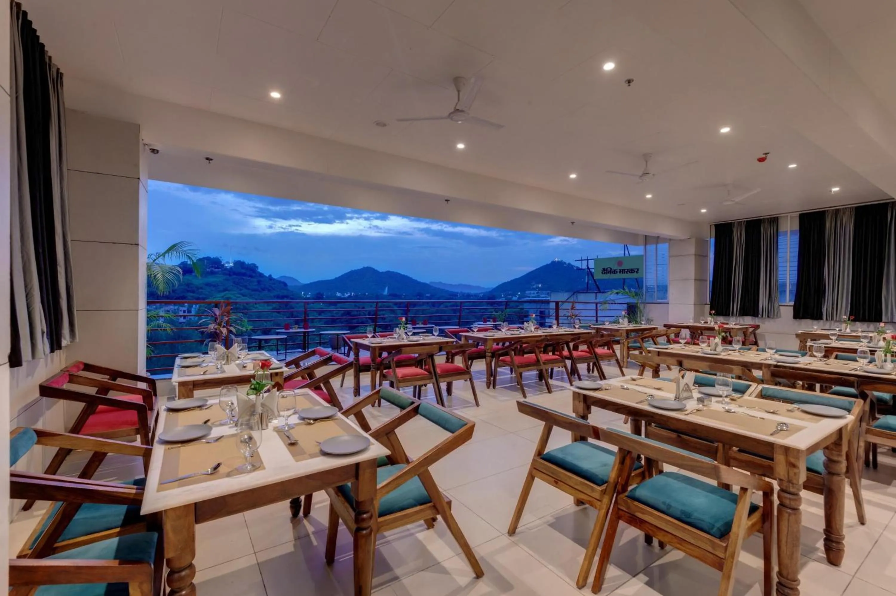 Restaurant/places to eat in Hotel Apricot One - Udaipur