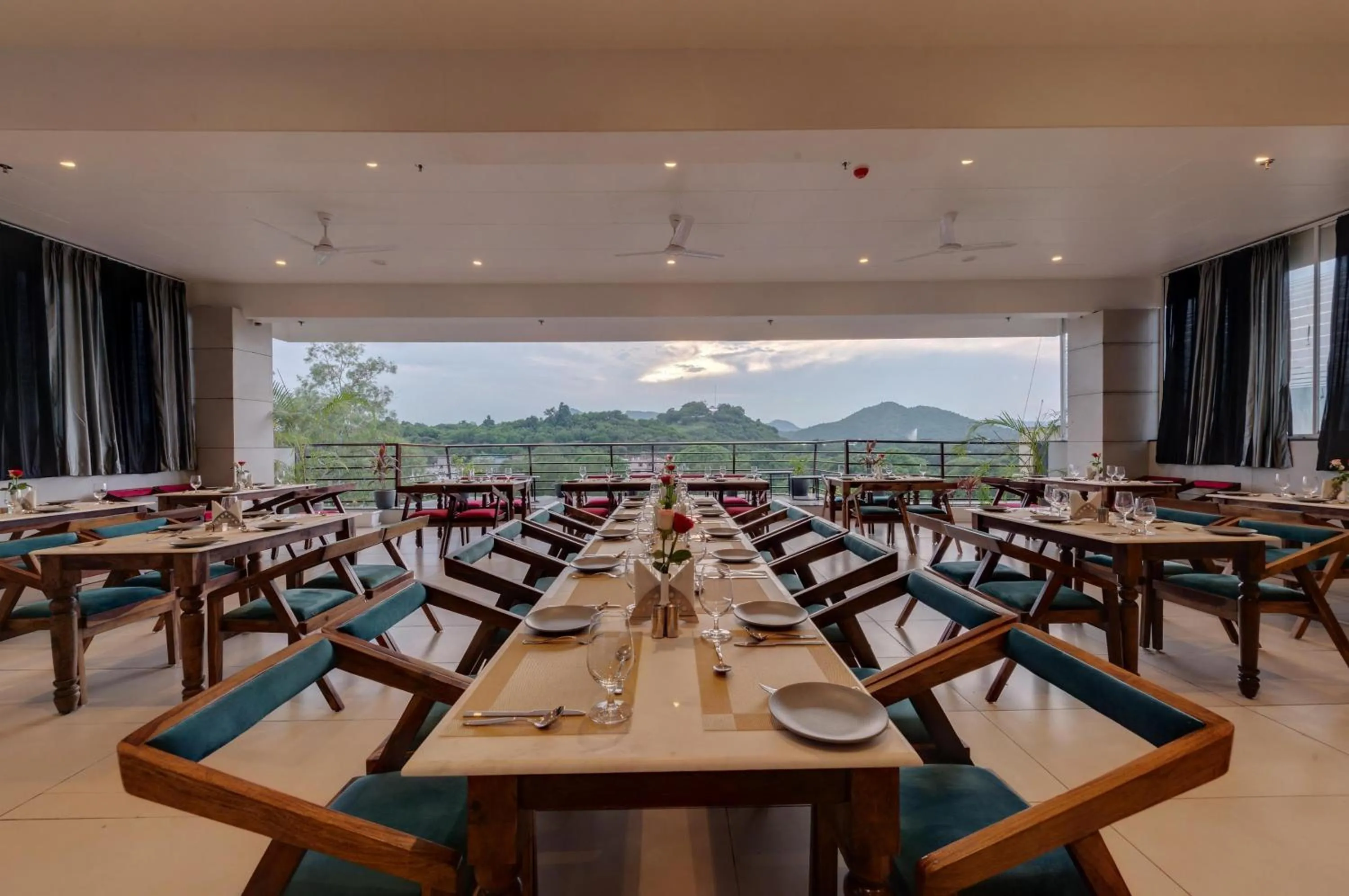 Restaurant/places to eat in Hotel Apricot One - Udaipur