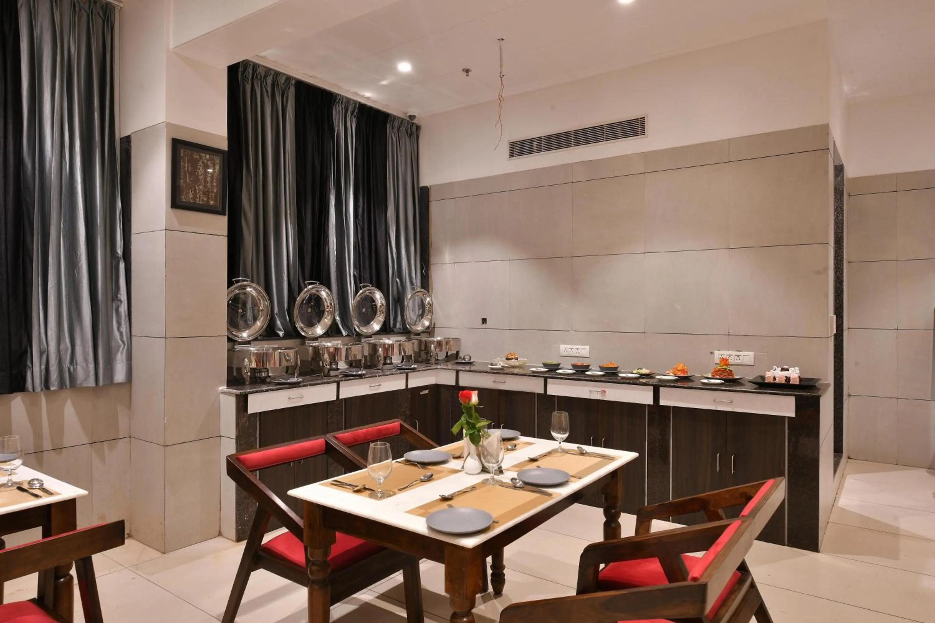 Restaurant/places to eat in Hotel Apricot One - Udaipur