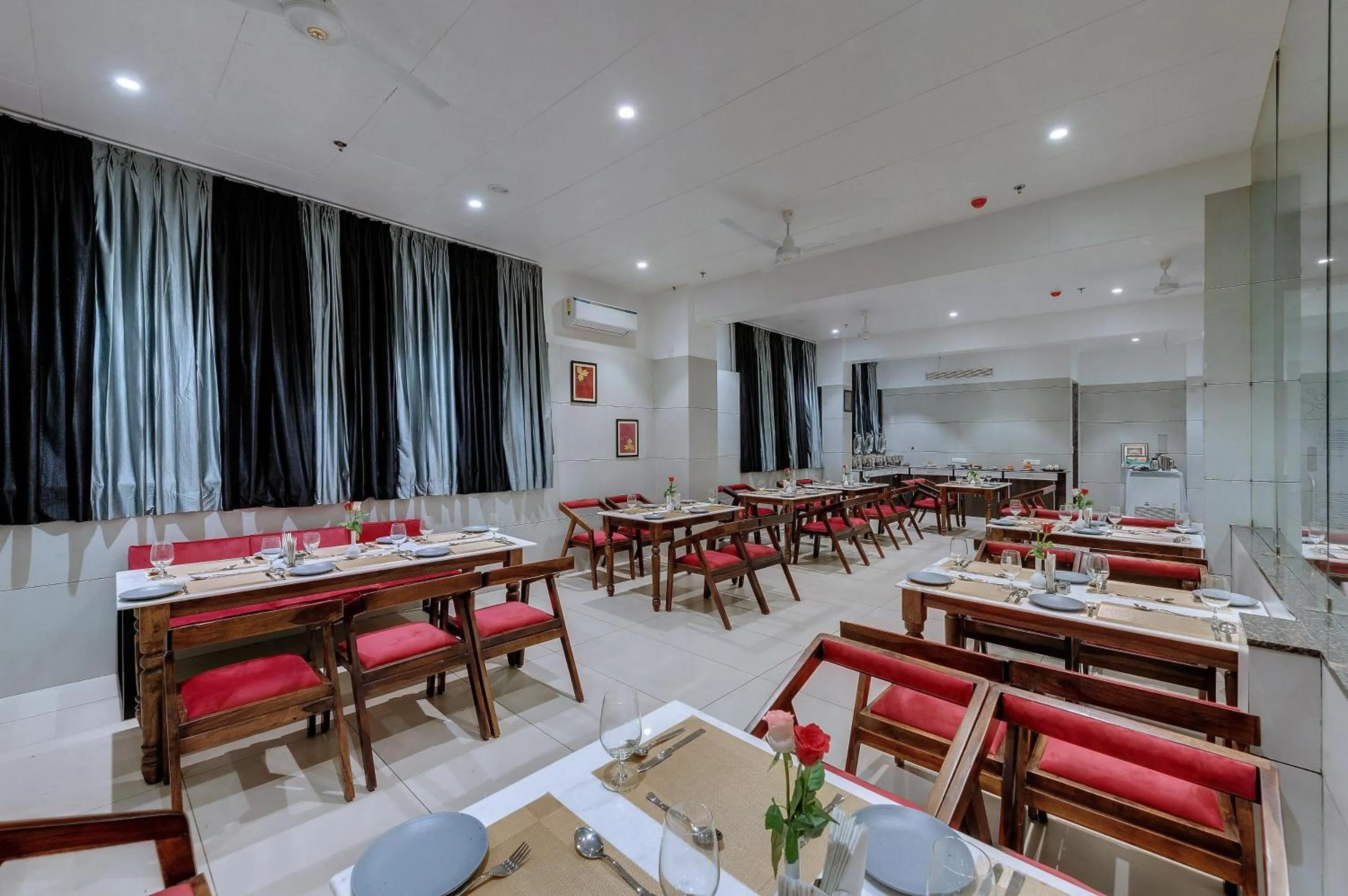 Restaurant/places to eat in Hotel Apricot One - Udaipur