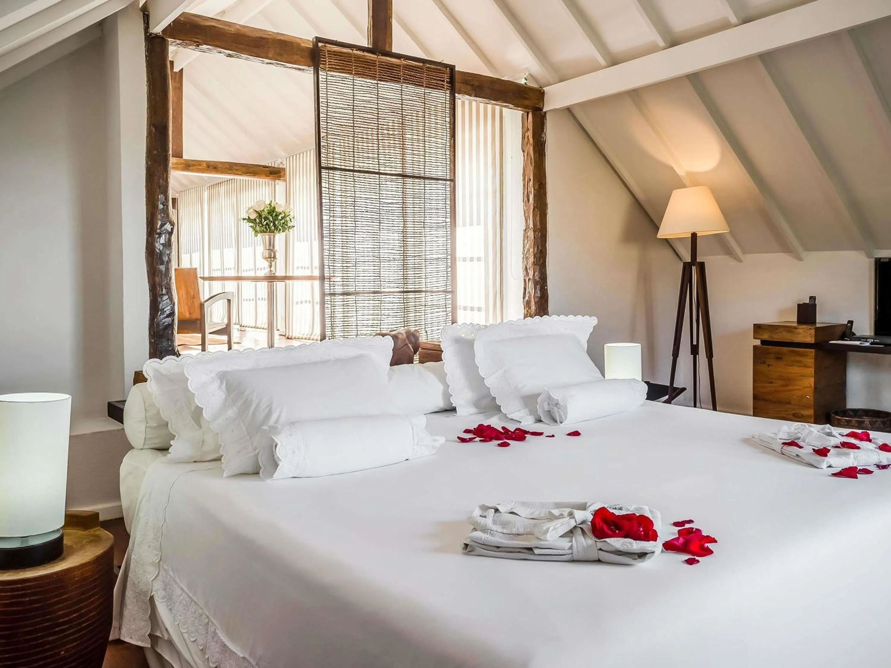 Bedroom, Bed in Santa Teresa Hotel Rio de Janeiro - MGallery Collection