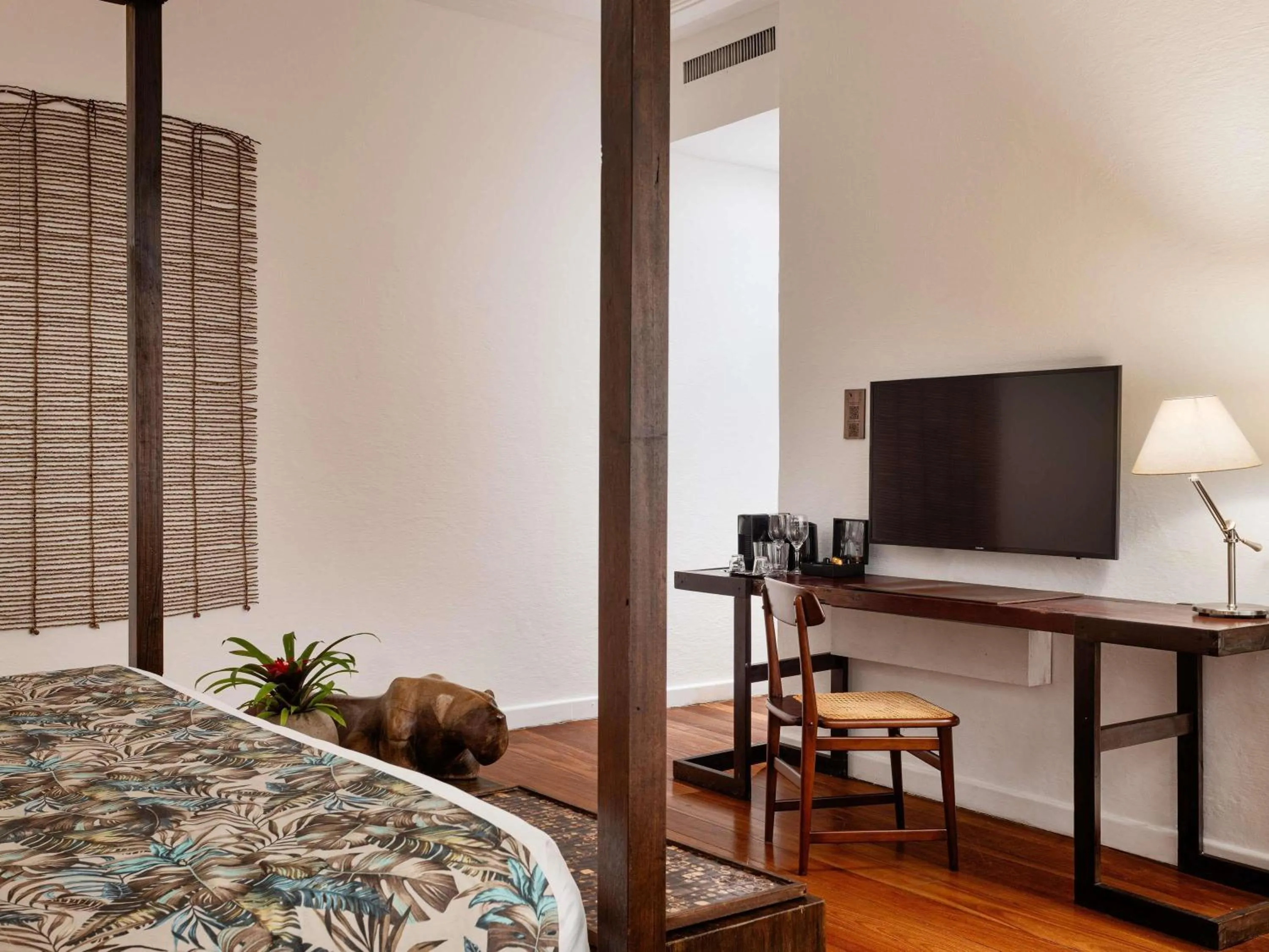 Bedroom, Bed in Santa Teresa Hotel Rio de Janeiro - MGallery Collection