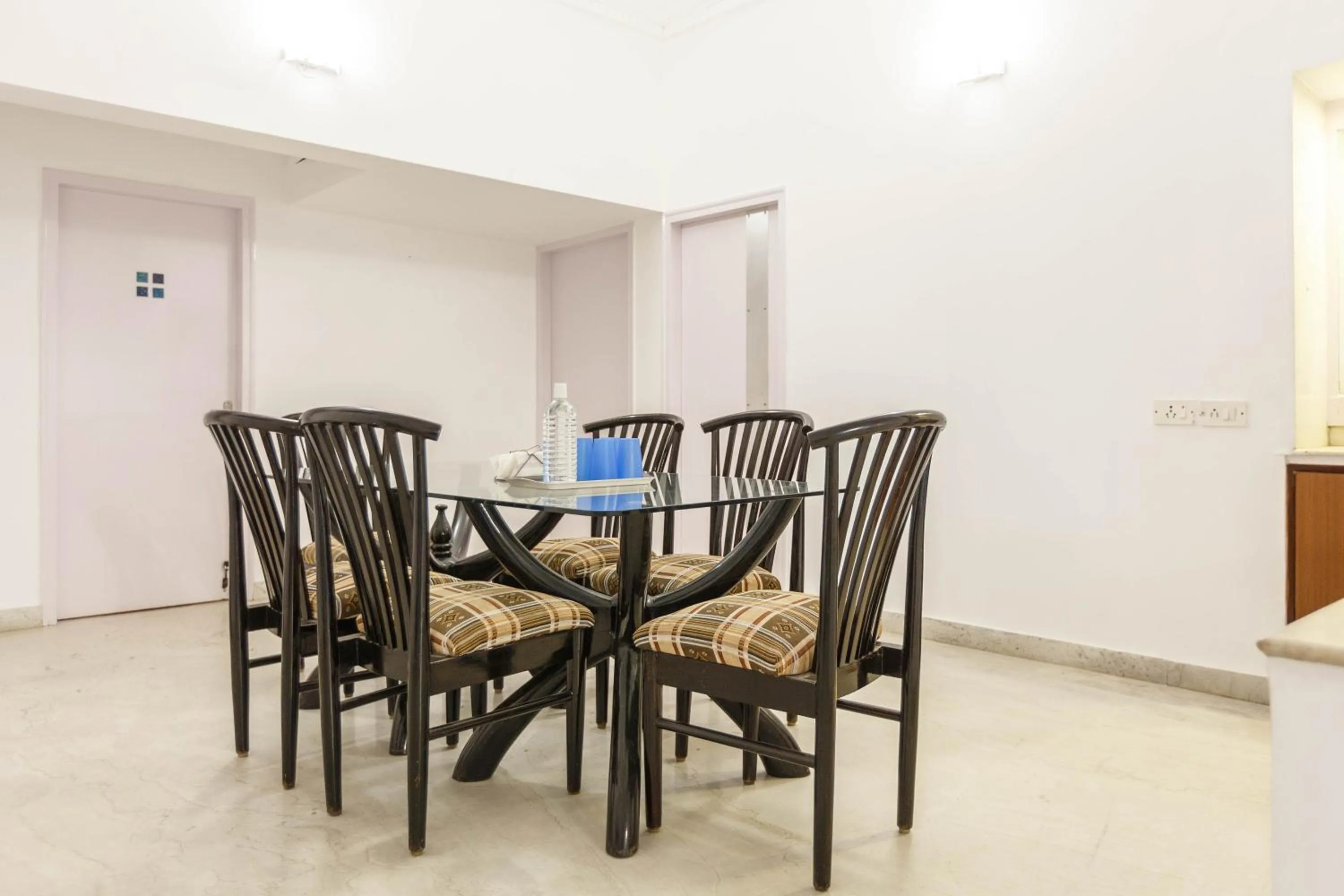 Dining area in Locul Uptown - Near Bangalore Palace Grounds
