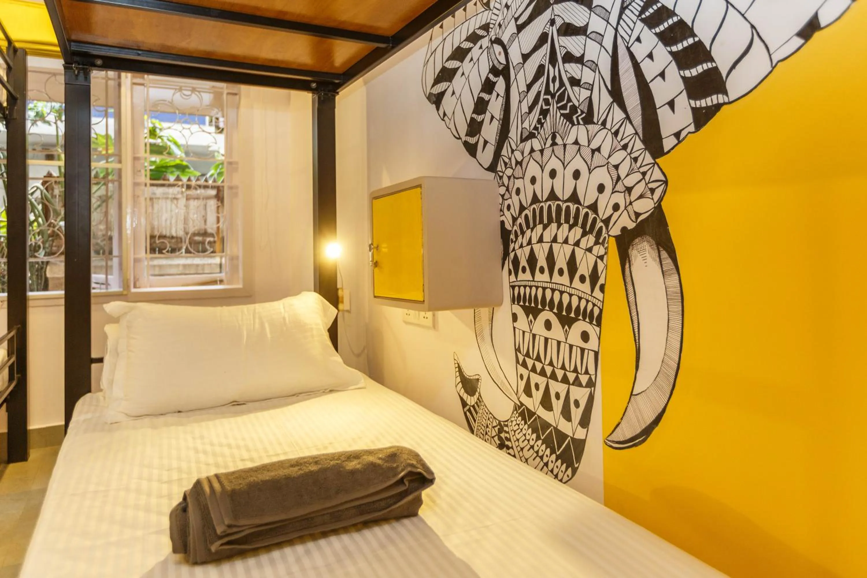 Bed in Locul Uptown - Near Bangalore Palace Grounds