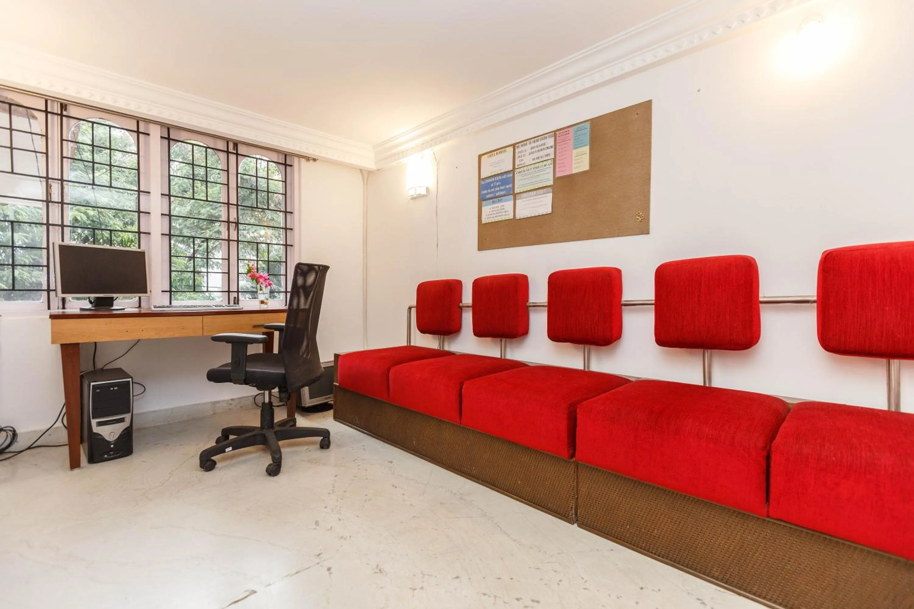 Lobby or reception in Locul Uptown - Near Bangalore Palace Grounds