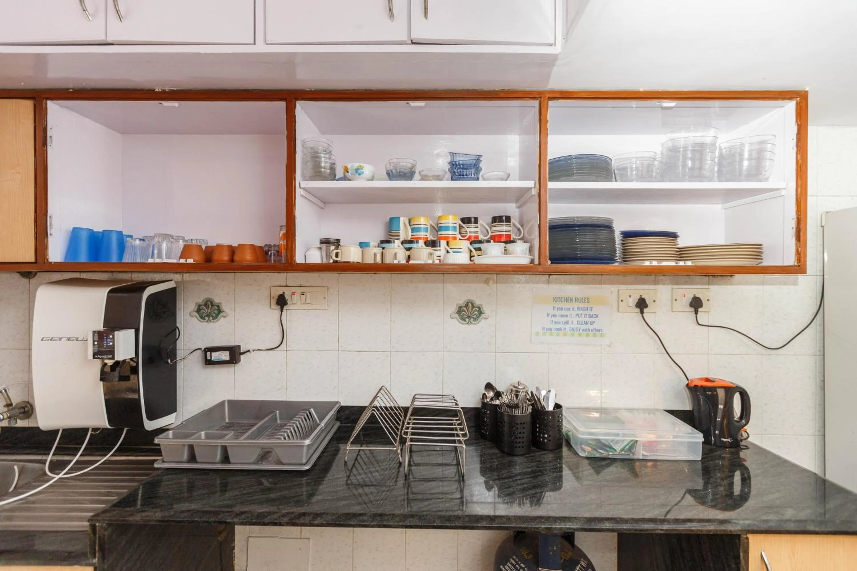 Communal kitchen in Locul Uptown - Near Bangalore Palace Grounds