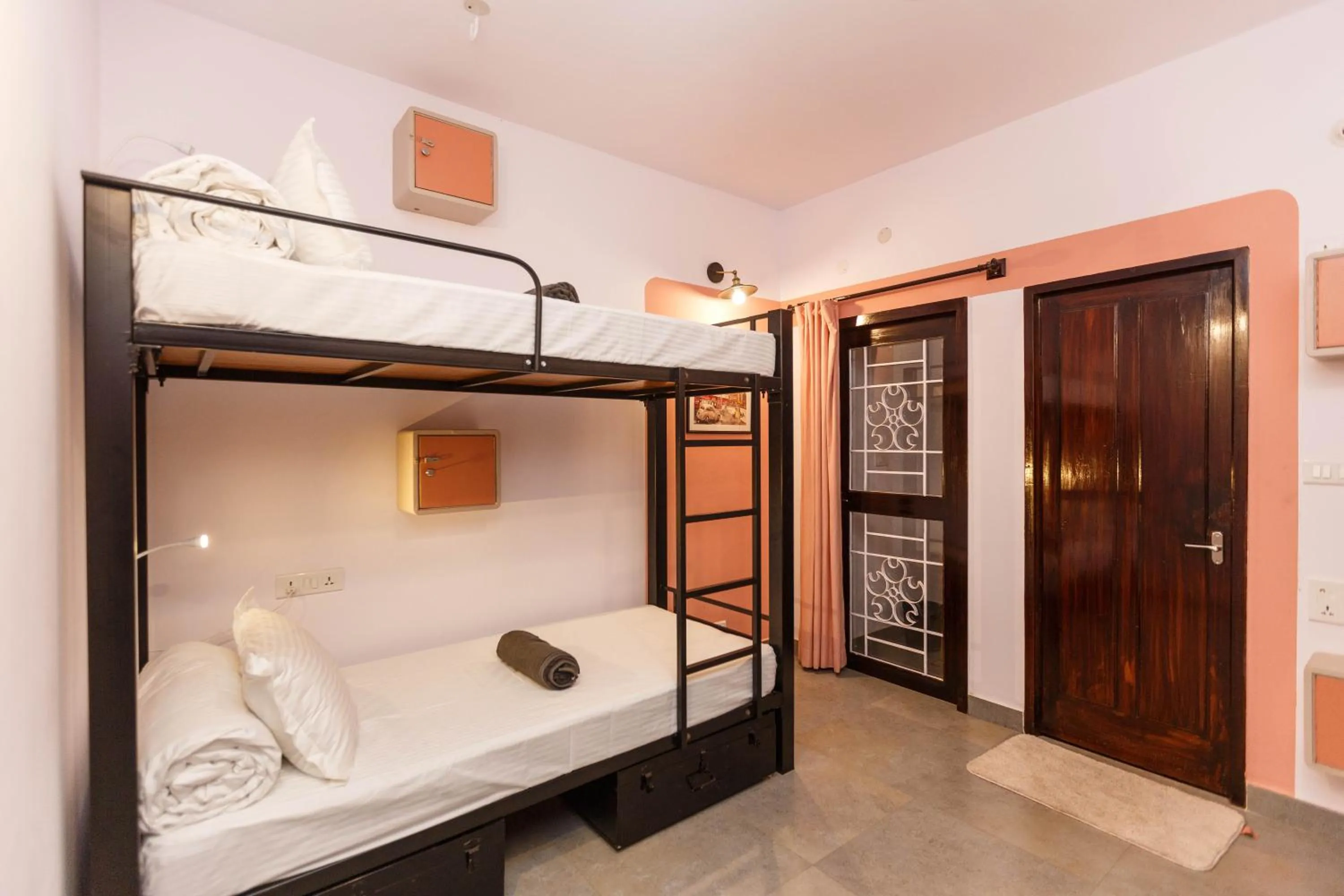 Bed in Locul Uptown - Near Bangalore Palace Grounds