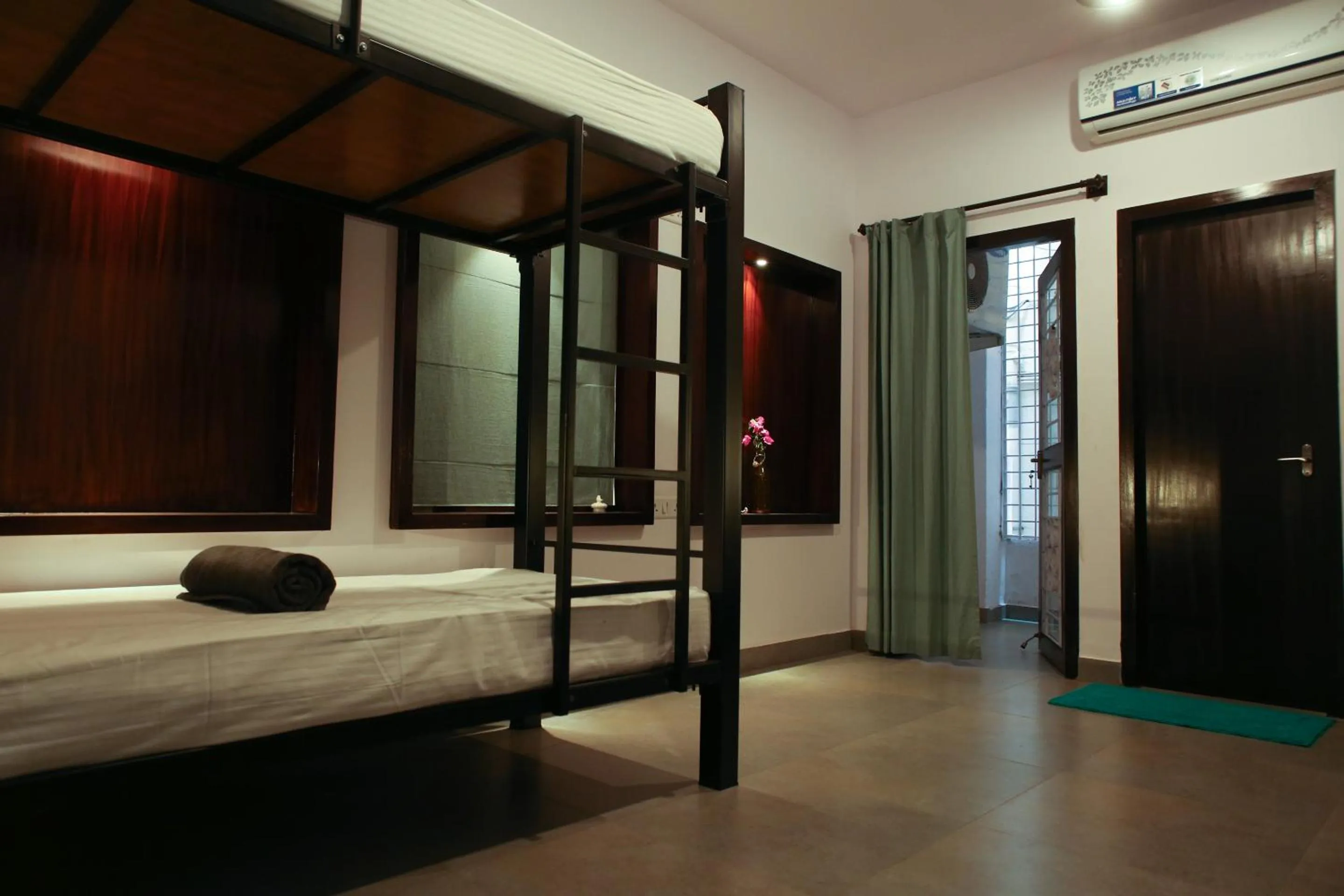 bunk bed, Bed in Locul Uptown - Near Bangalore Palace Grounds