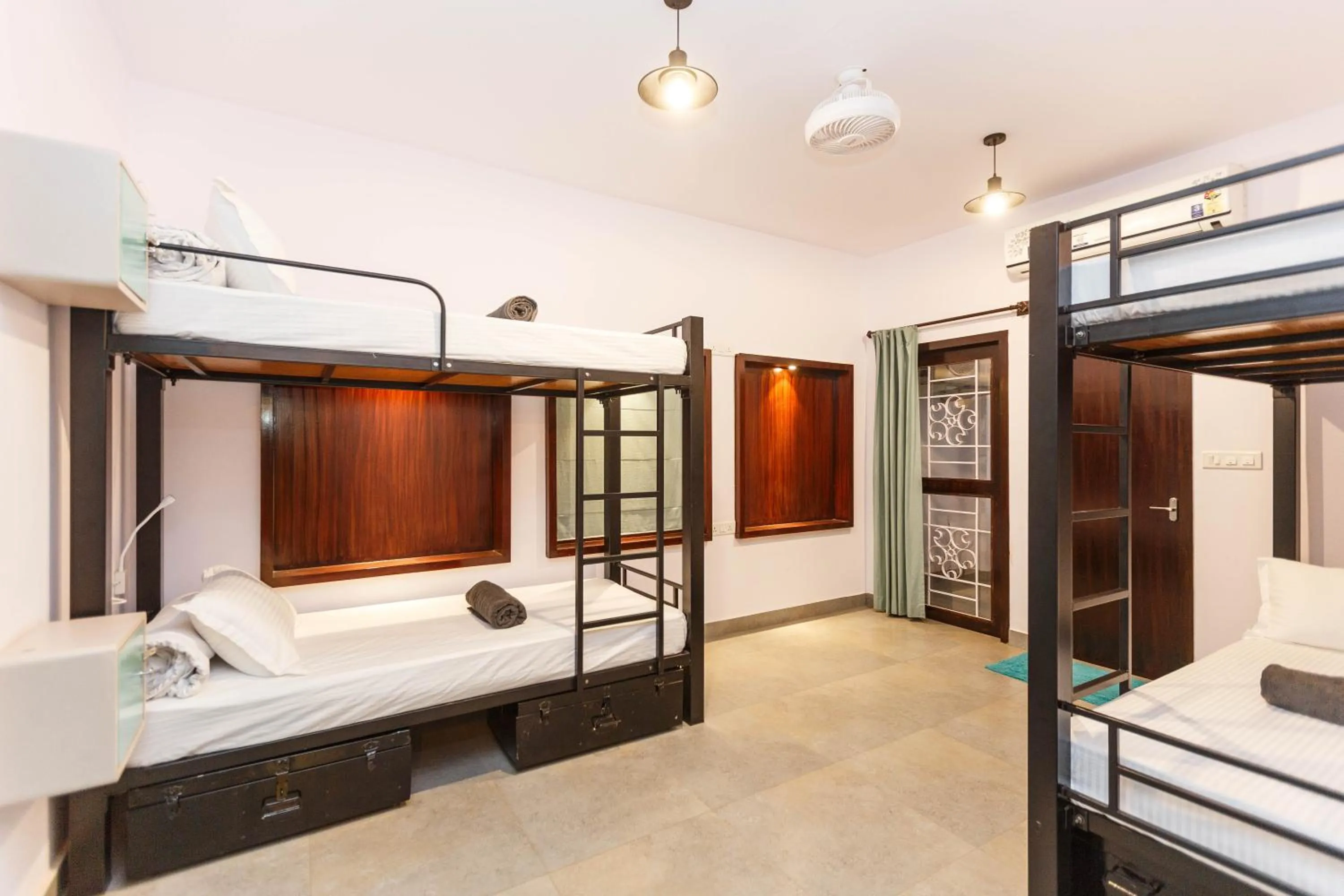 Bed in Locul Uptown - Near Bangalore Palace Grounds