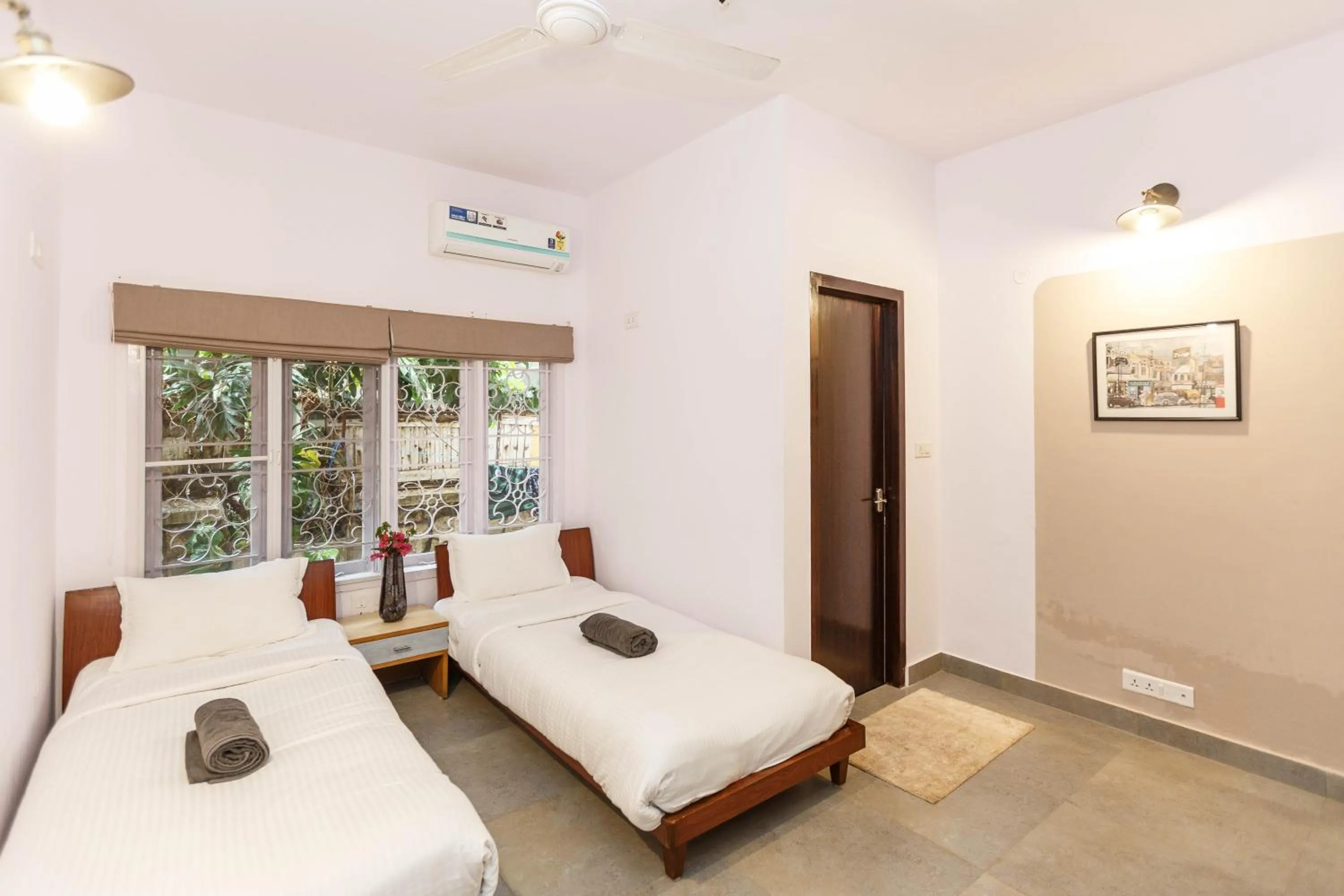 Bed in Locul Uptown - Near Bangalore Palace Grounds