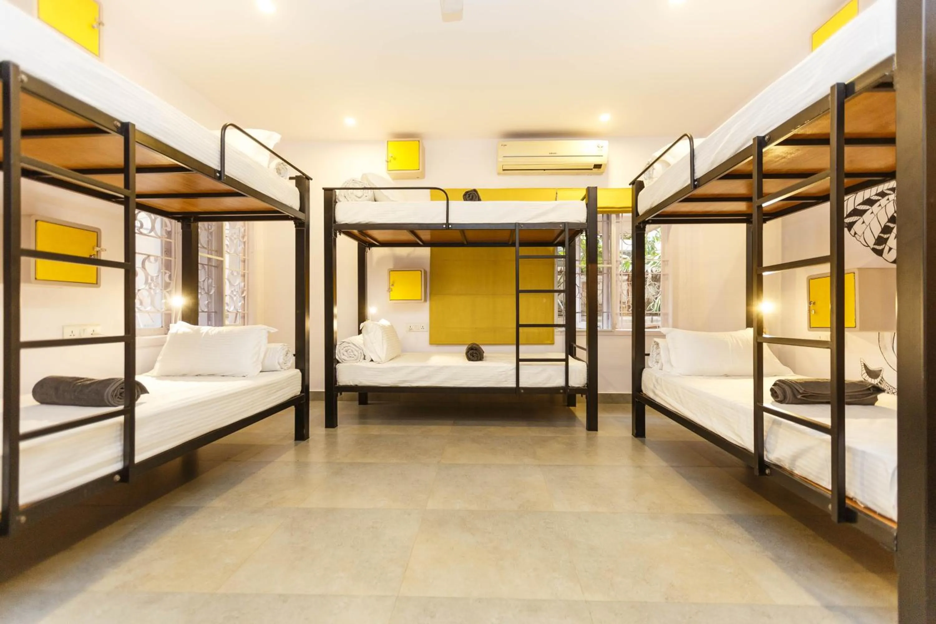 Bed in Locul Uptown - Near Bangalore Palace Grounds