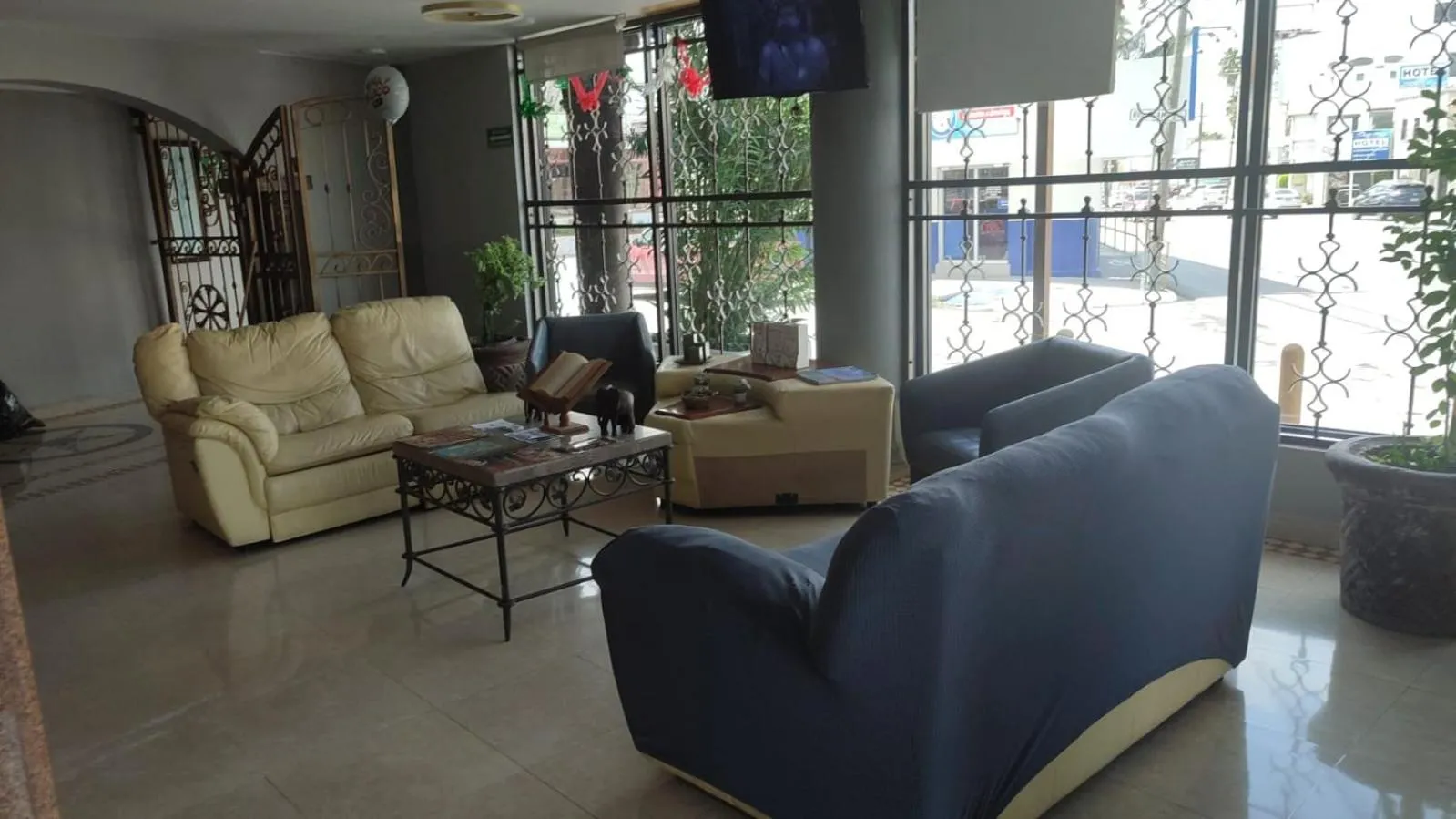 Living room in Hotel los coloniales de reynosa