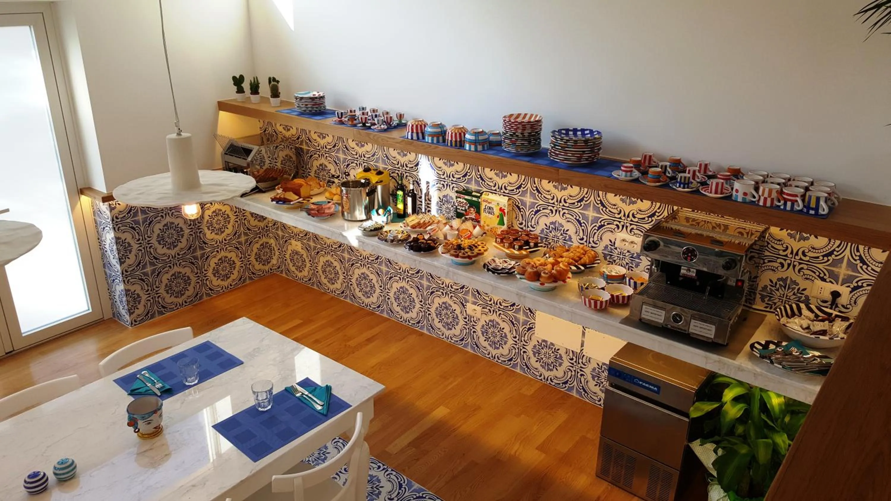 Restaurant/places to eat in Maison Kalea