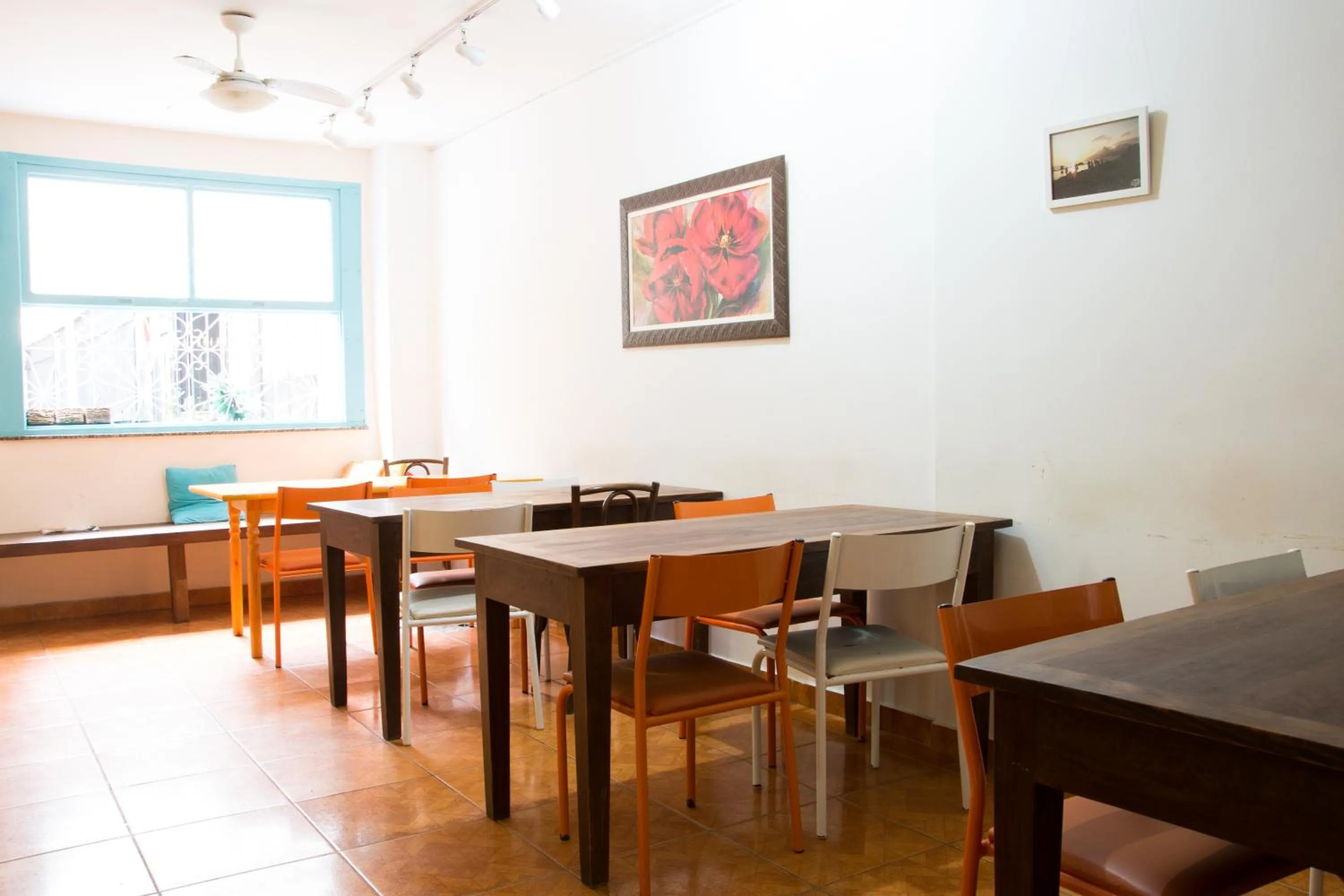 Restaurant/places to eat in Solar Hostel Beach Copacabana