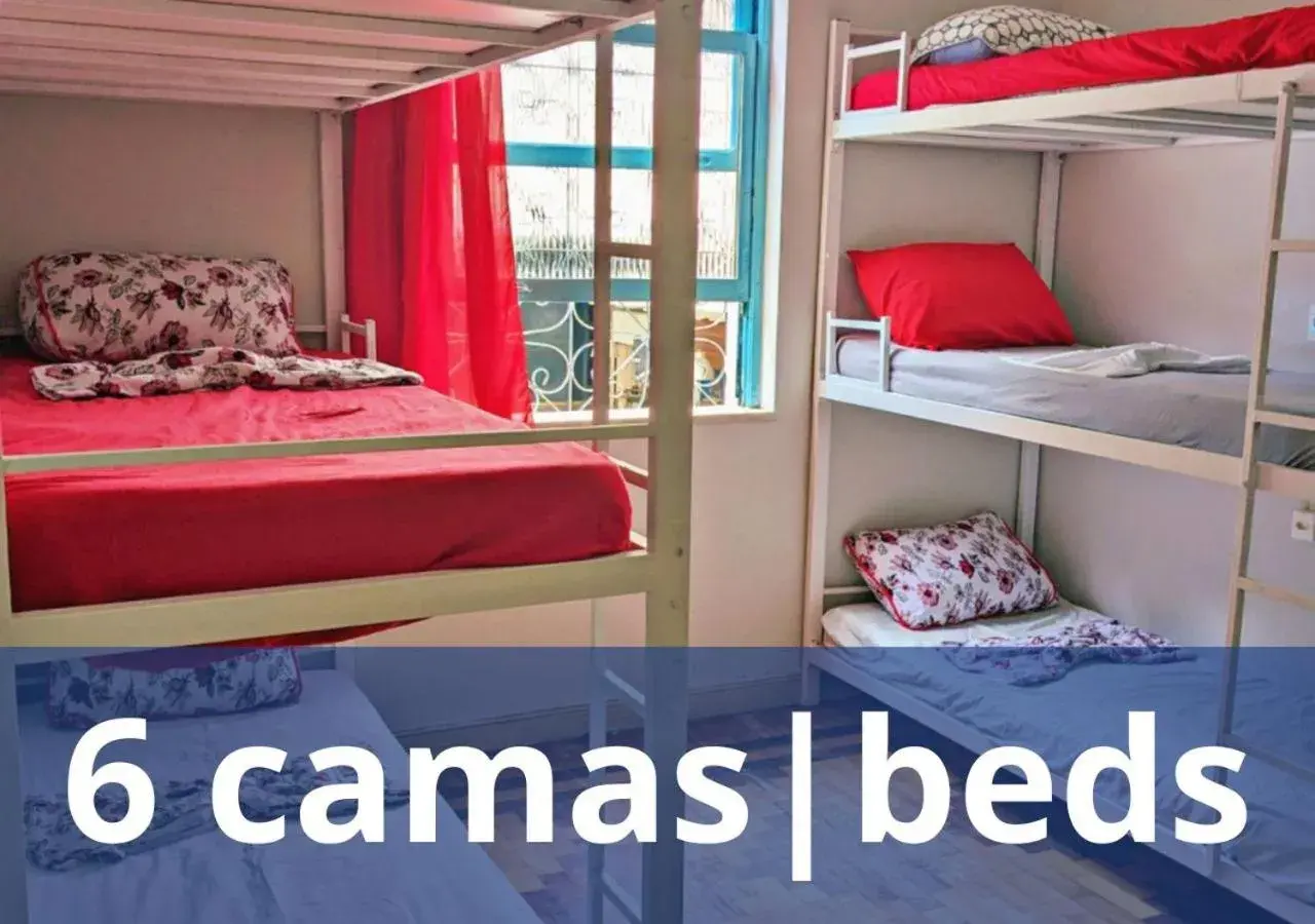 Bed in 6-Bed Mixed Dormitory Room in Solar Hostel Beach Copacabana Bed in 6-Bed Mixed Dormitory Room in Solar Hostel Beach Copacabana